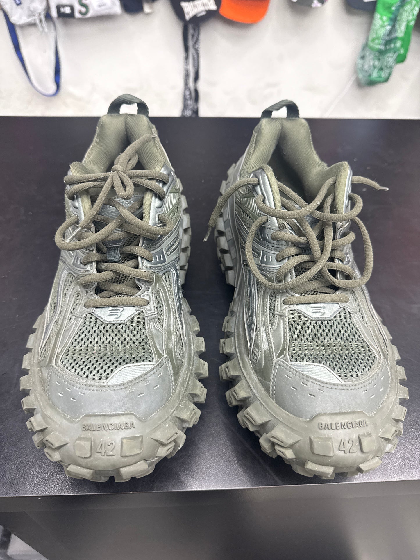 Balenciaga Defender Olive (U) - 42(9) (NB)