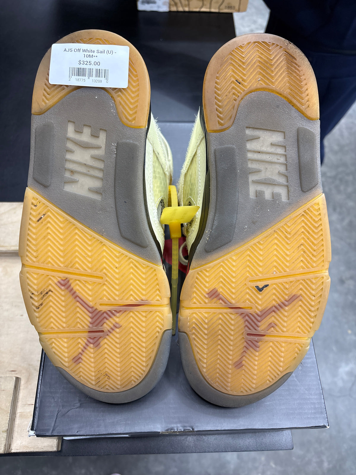 AJ5 Off White Sail (U) - 10M**