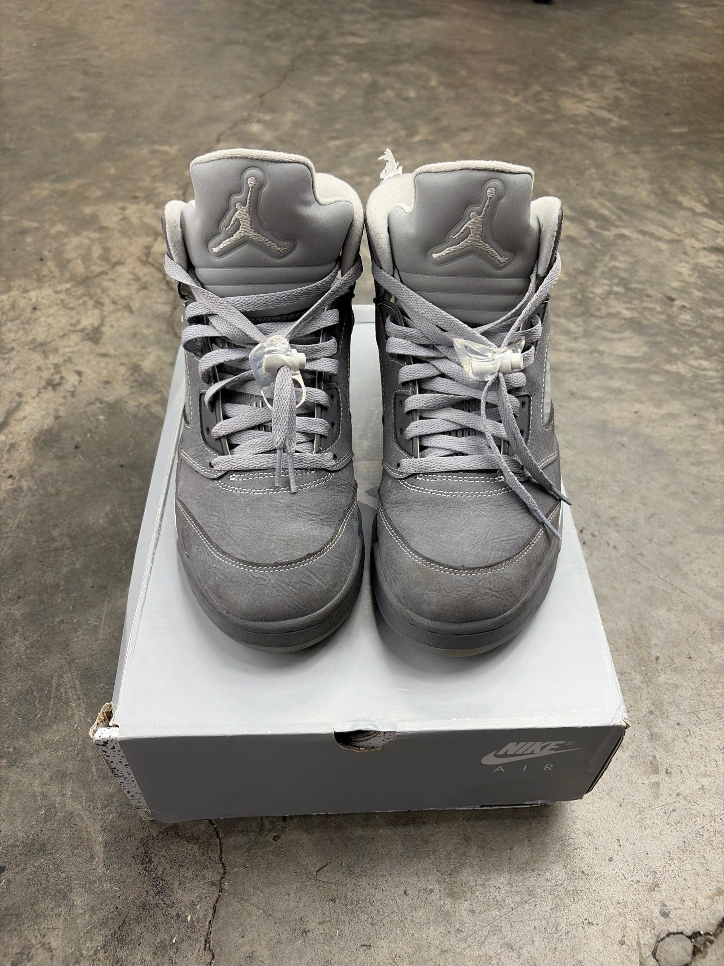 AJ5 Wolf Grey (U) - 10M**