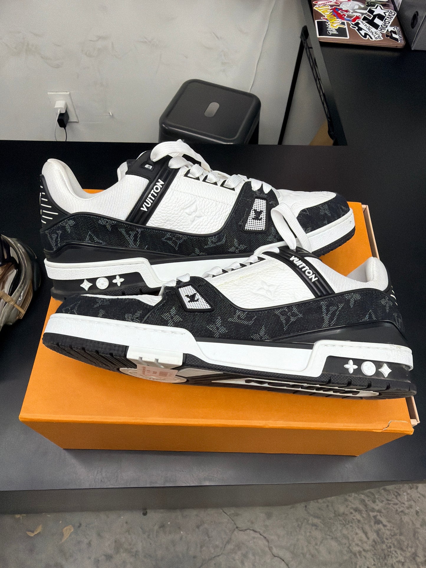 Louis Vuitton Trainer Black (U) - 12M