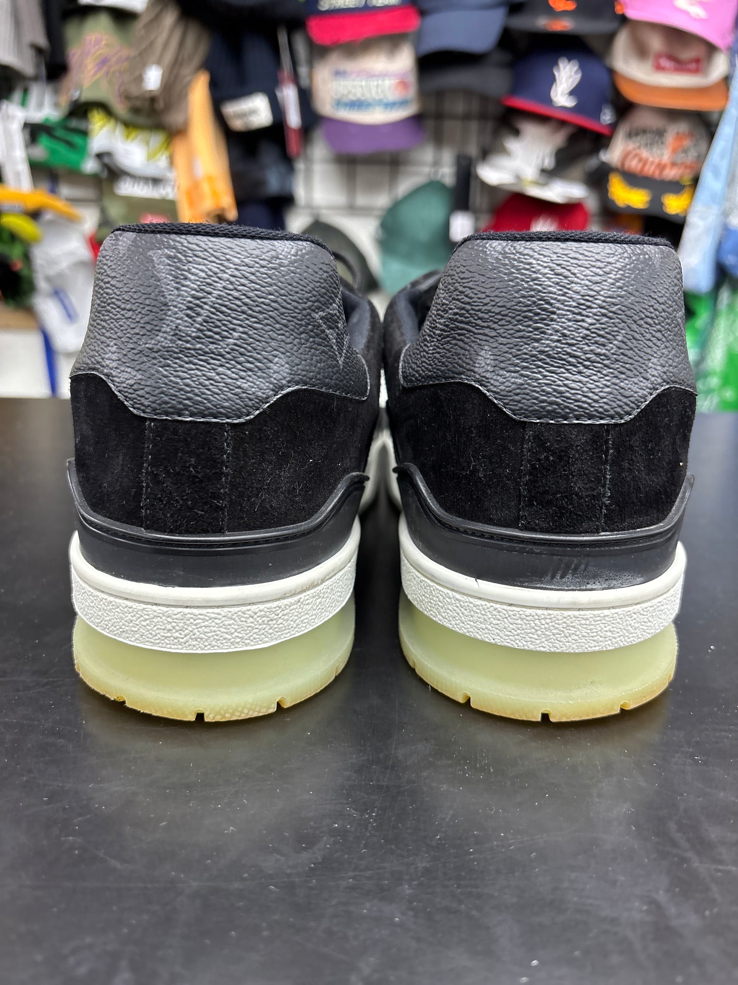 LV Trainer Black Suede (U) - 10LV(11M)