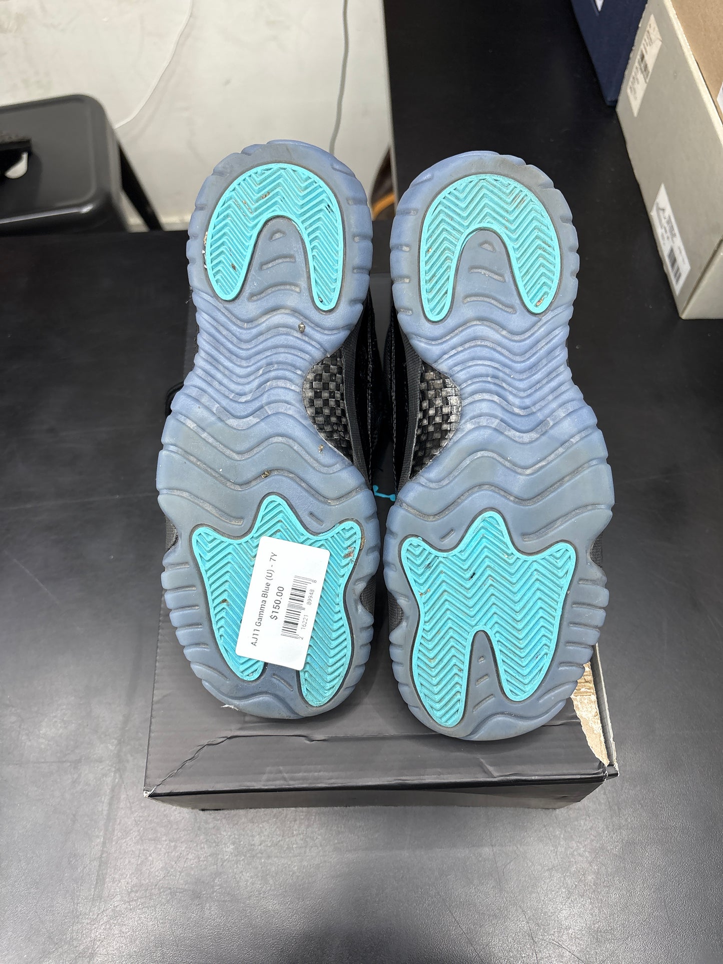 AJ11 Gamma Blue (U) - 7Y