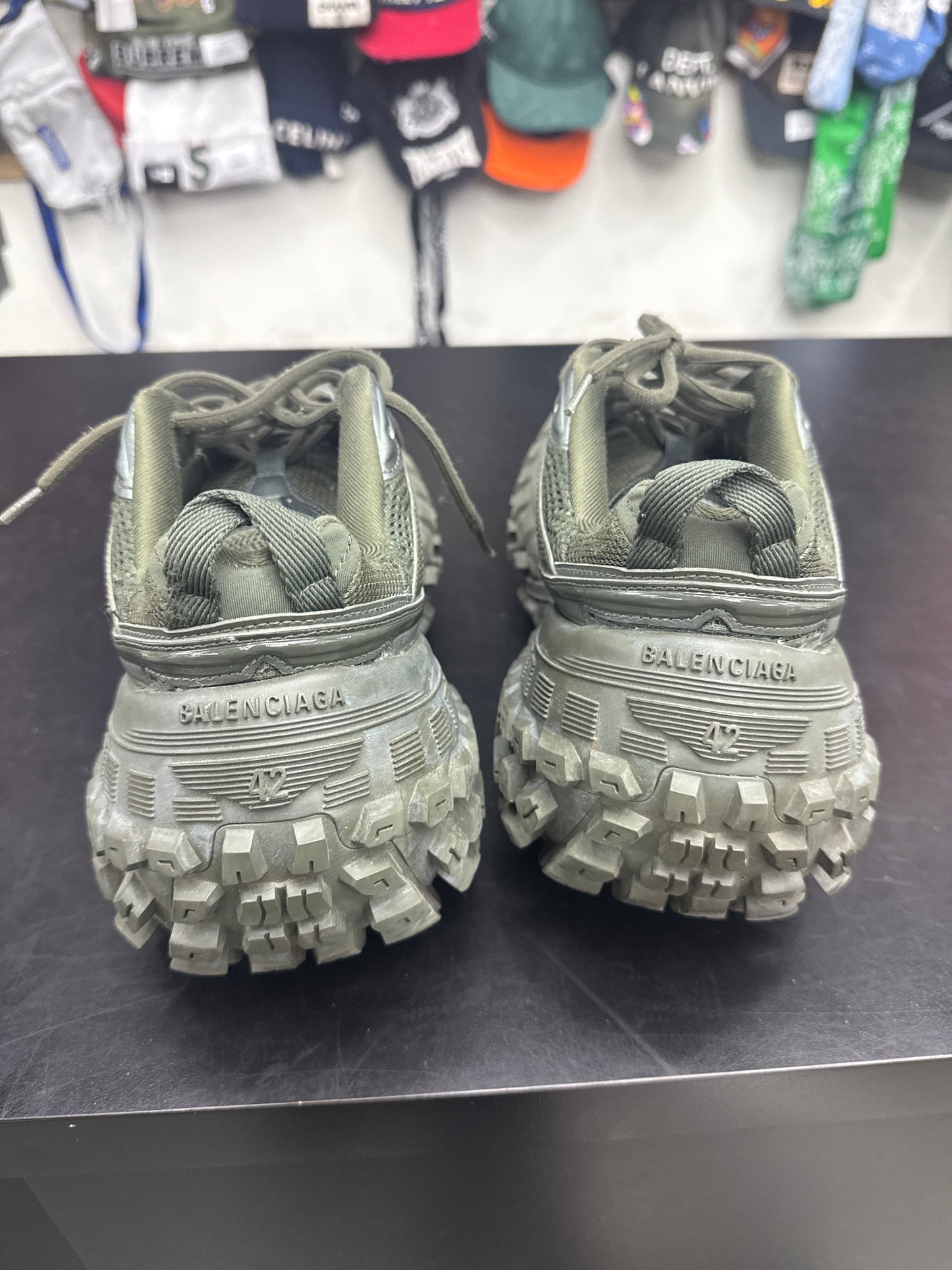 Balenciaga Defender Olive (U) - 42(9) (NB)