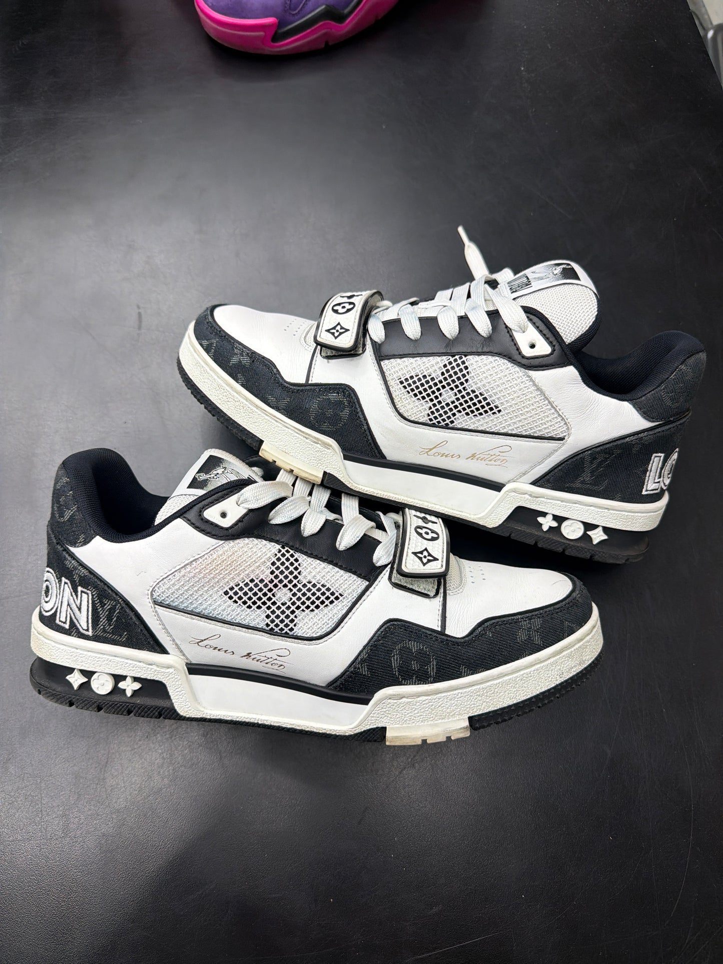 Louis Vuitton Trainer Black (U) - 9.5M (NB)