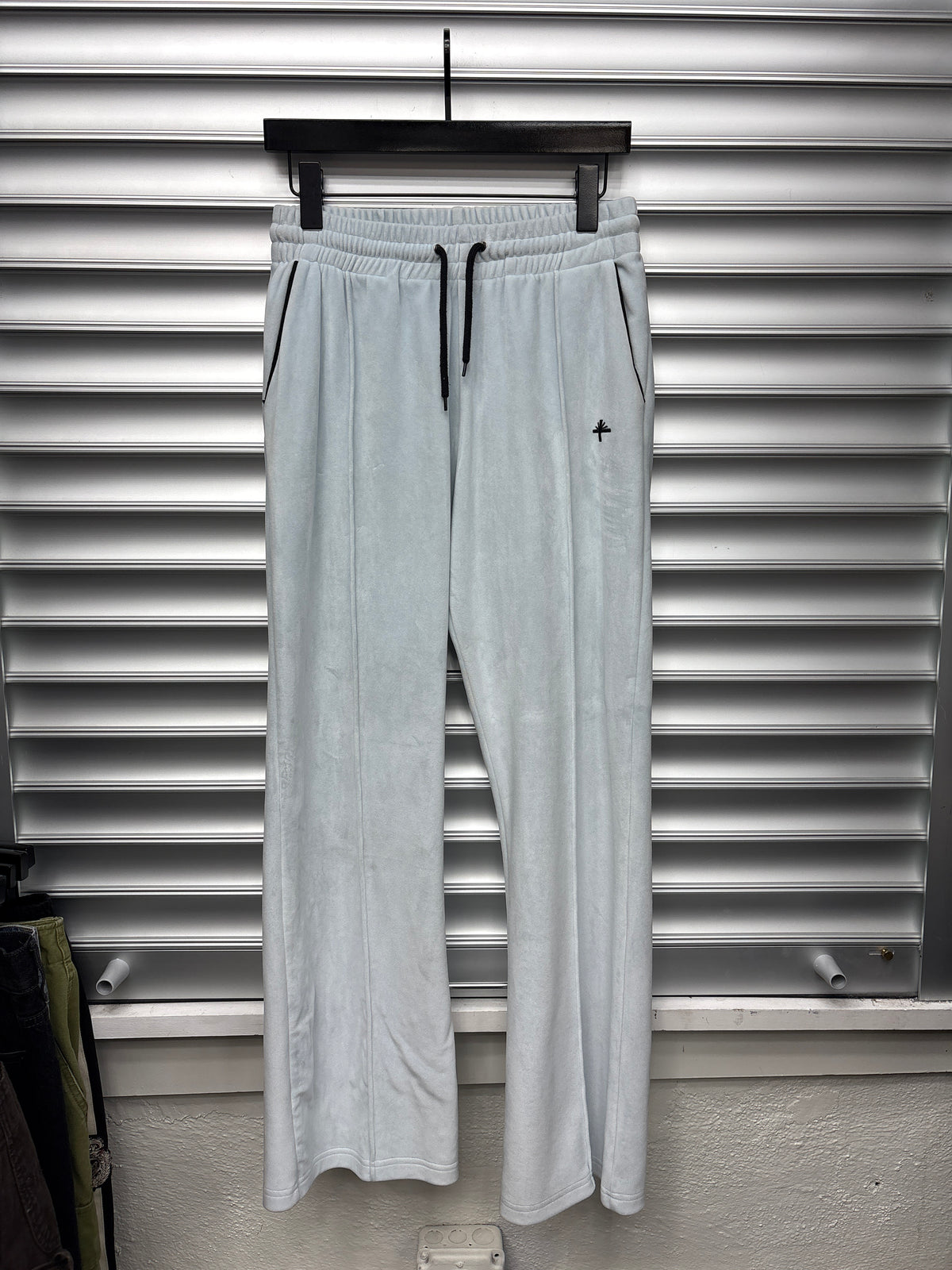 Vertabrae Baby Blue Velour Sweatpants - M **