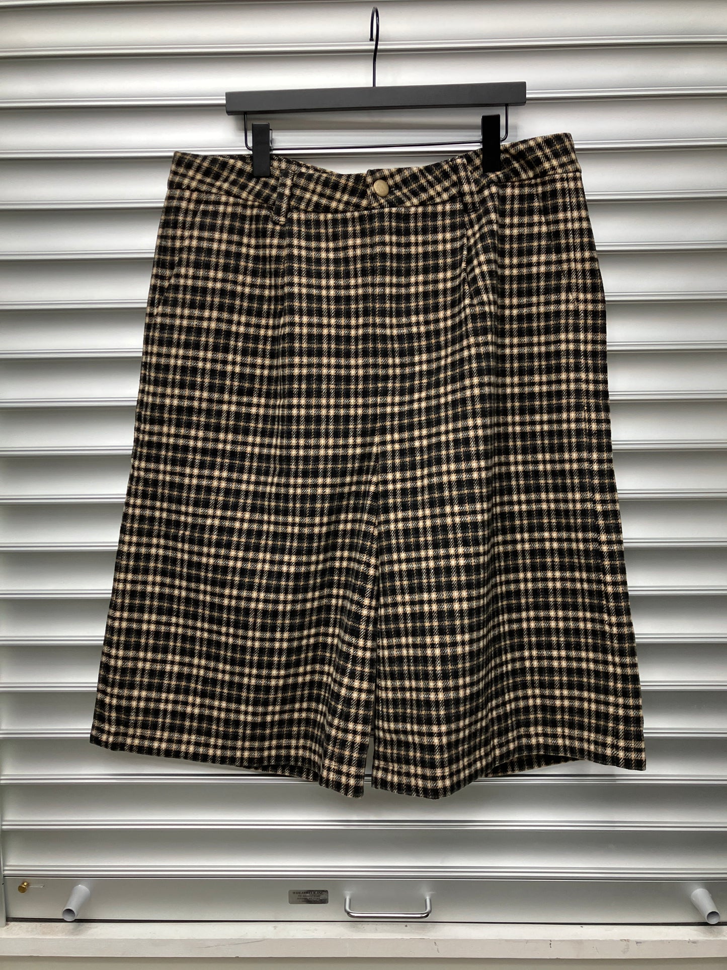 Hidden Season Plaid Shorts - M