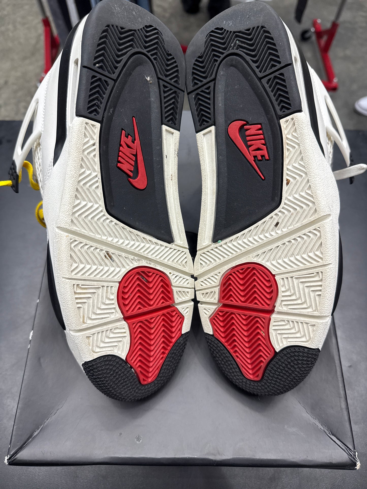 AJ4 Flight Club (U) - 9.5M