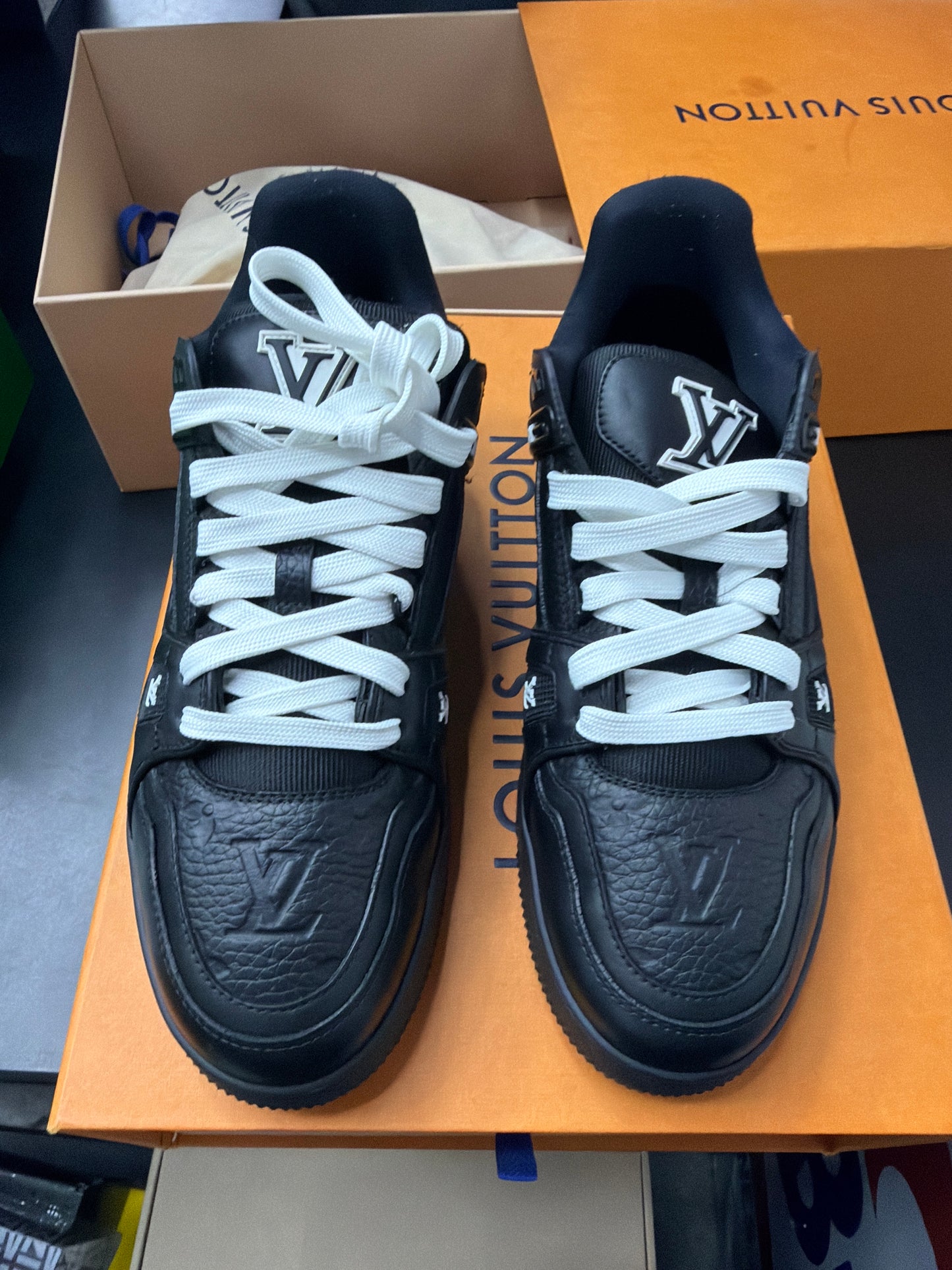 Louis Vuitton Trainer Black (U) - 9M
