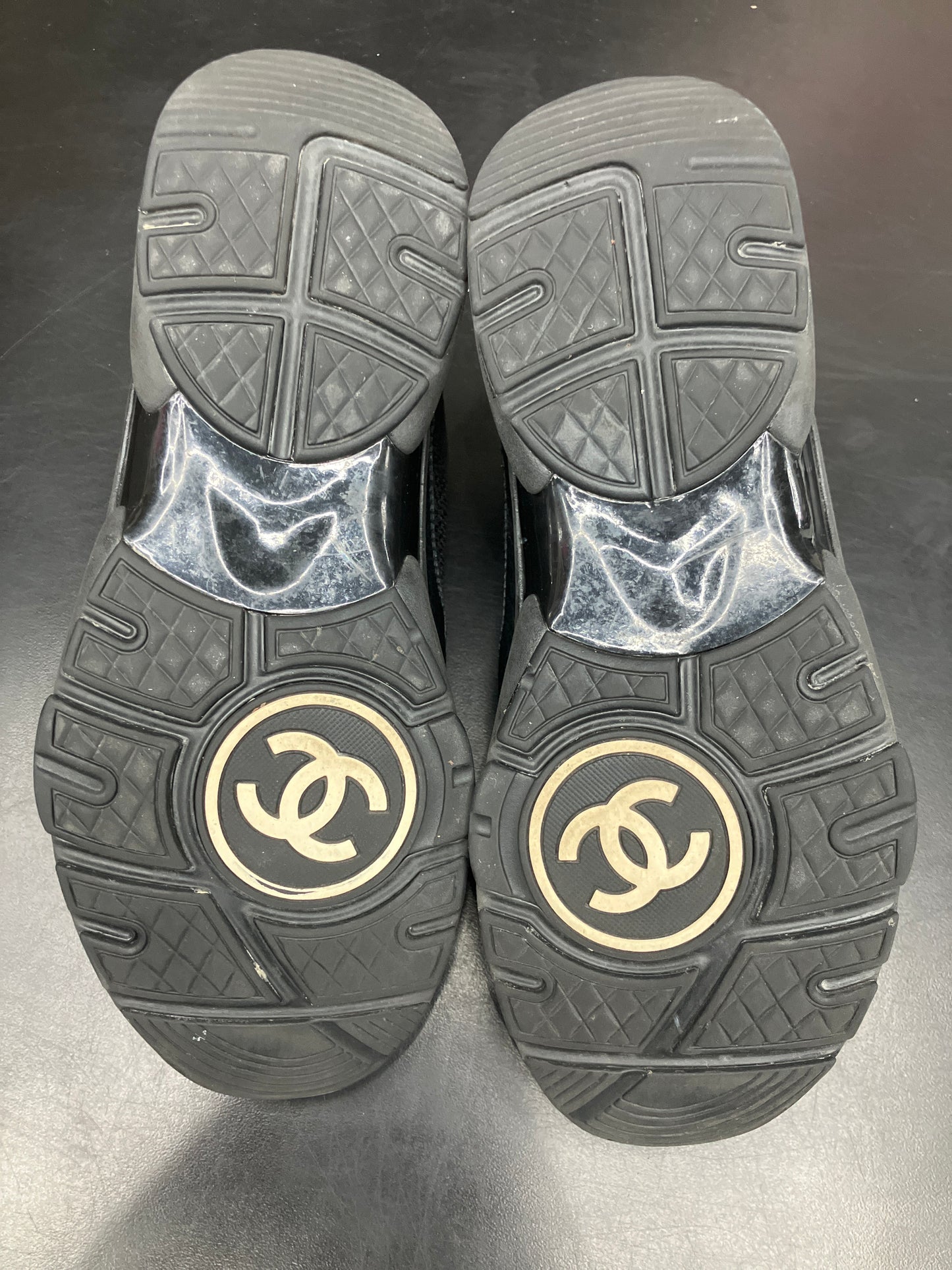Chanel Trainer Black/White (U) - 38.5 (NB)