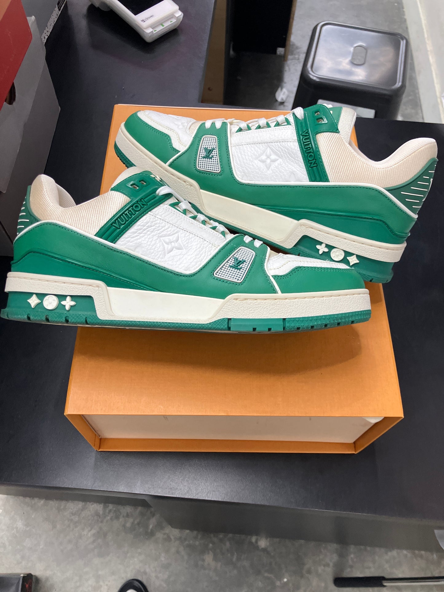 Louis Vuitton Trainer Green (U) - 9M