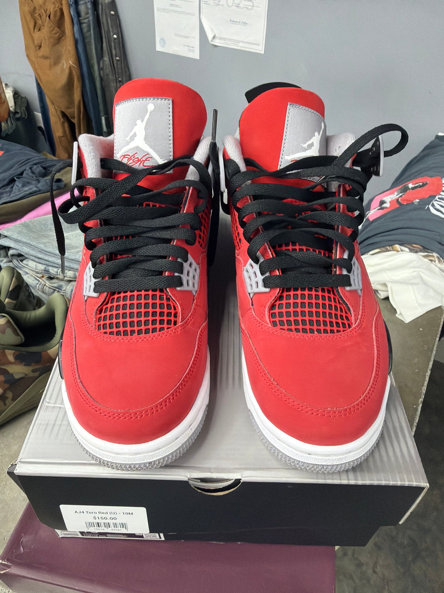 AJ4 Toro Red (U) - 10M
