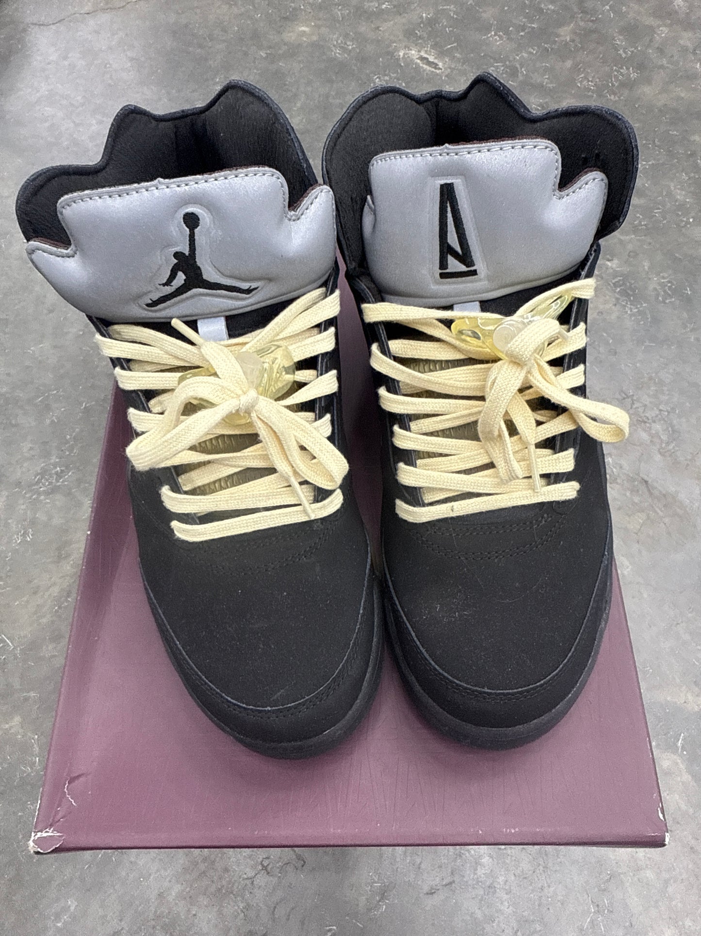 AJ5 A Ma Maniere Dusk (U) - 9.5M