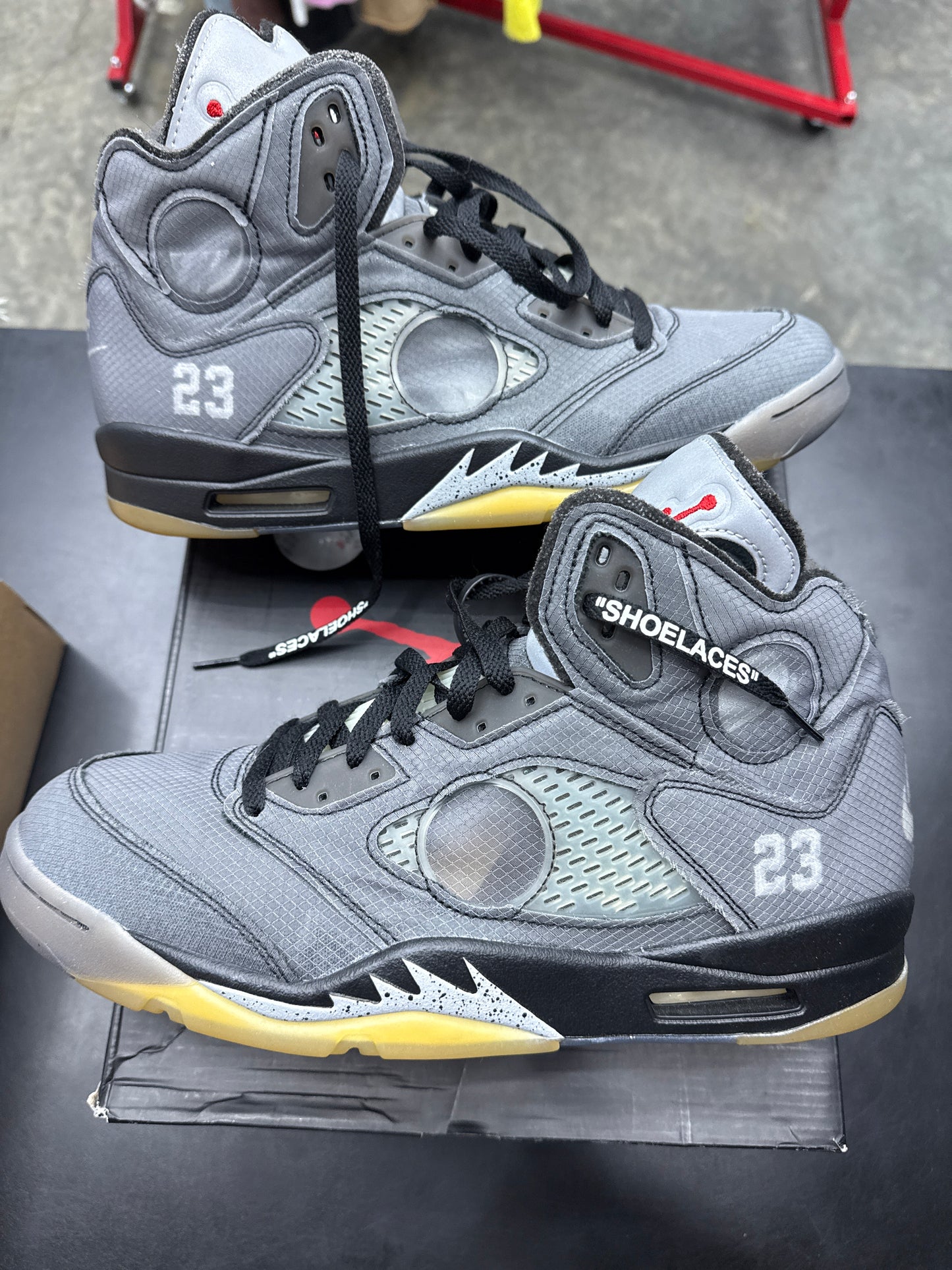 AJ5 Off White Muslin (U) - 13M**
