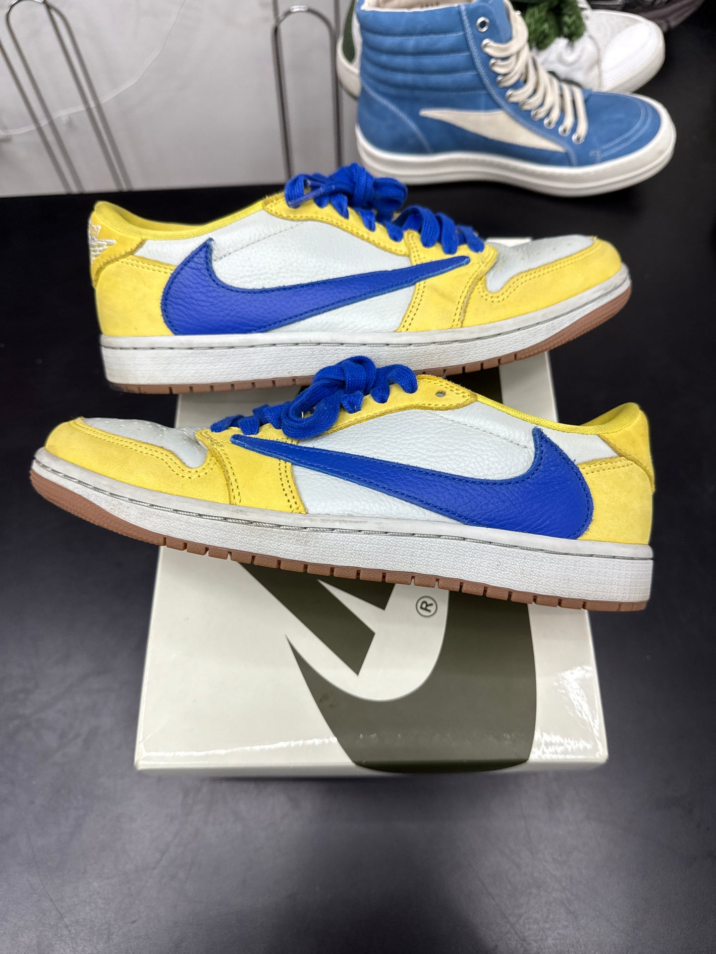 AJ1 Low Travis Scott Canary (U) - 9W