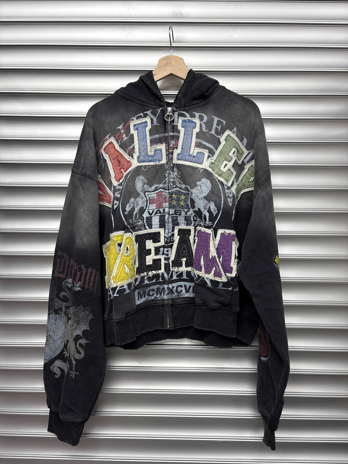 Vale Black Valley Zip Up - XL**