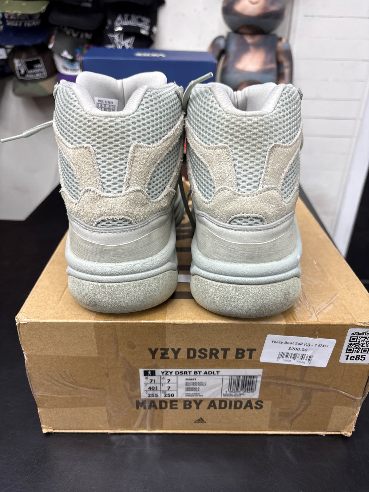 Yeezy Boot Salt (U) - 7.5M**