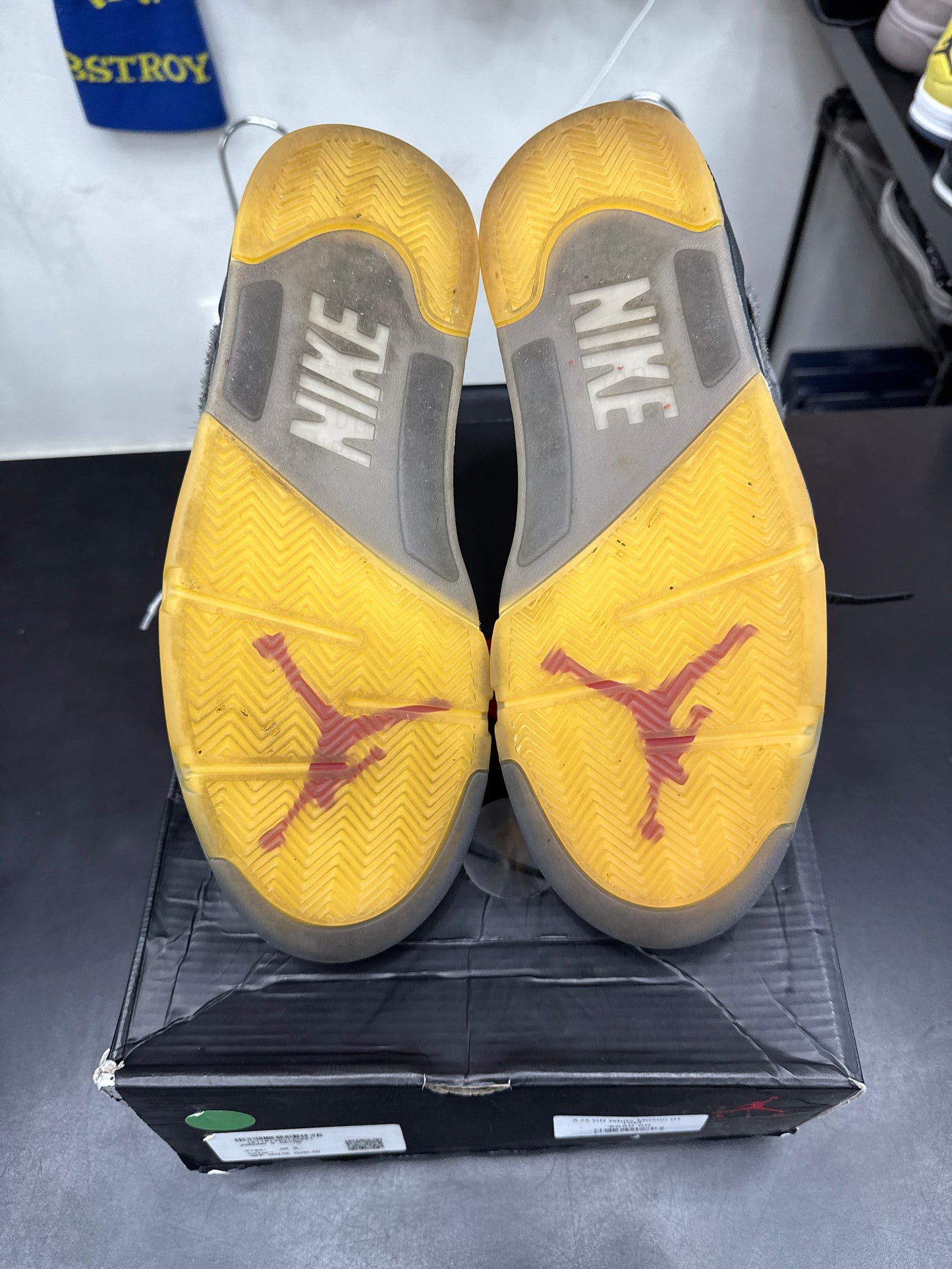 AJ5 Off White Muslin (U) - 10M
