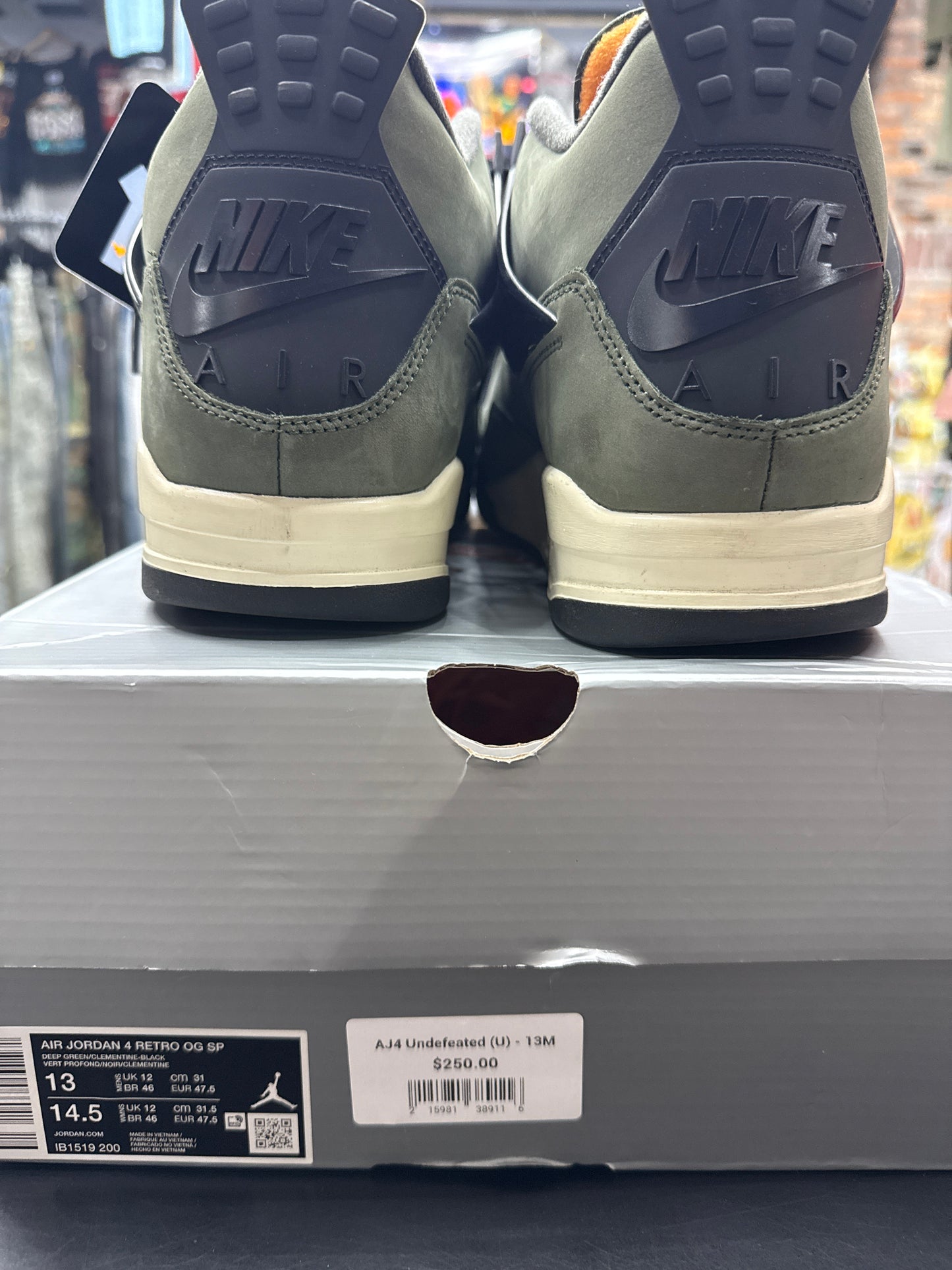 AJ4 Undefeated (U) - 13M