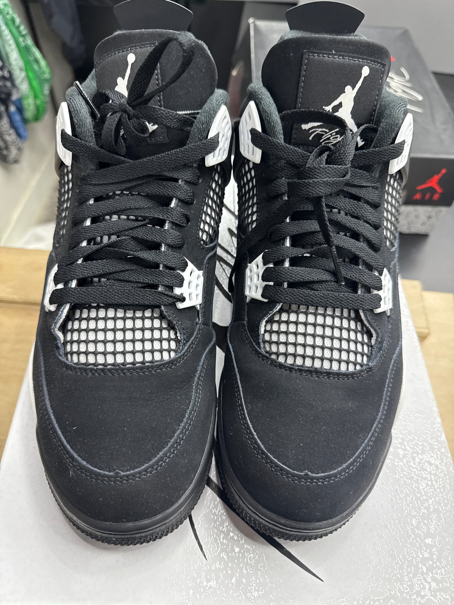 AJ4 White Thunder (U) - 12M