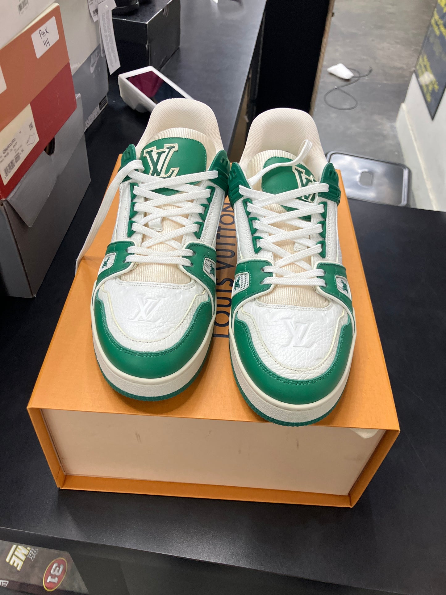 Louis Vuitton Trainer Green (U) - 9M