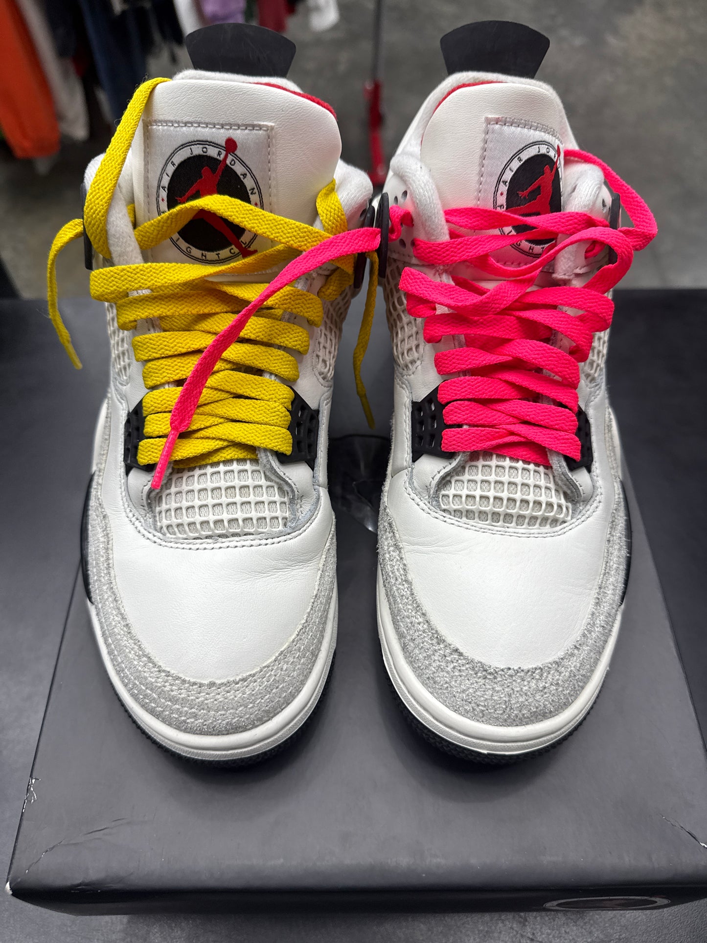 AJ4 Flight Club (U) - 8M