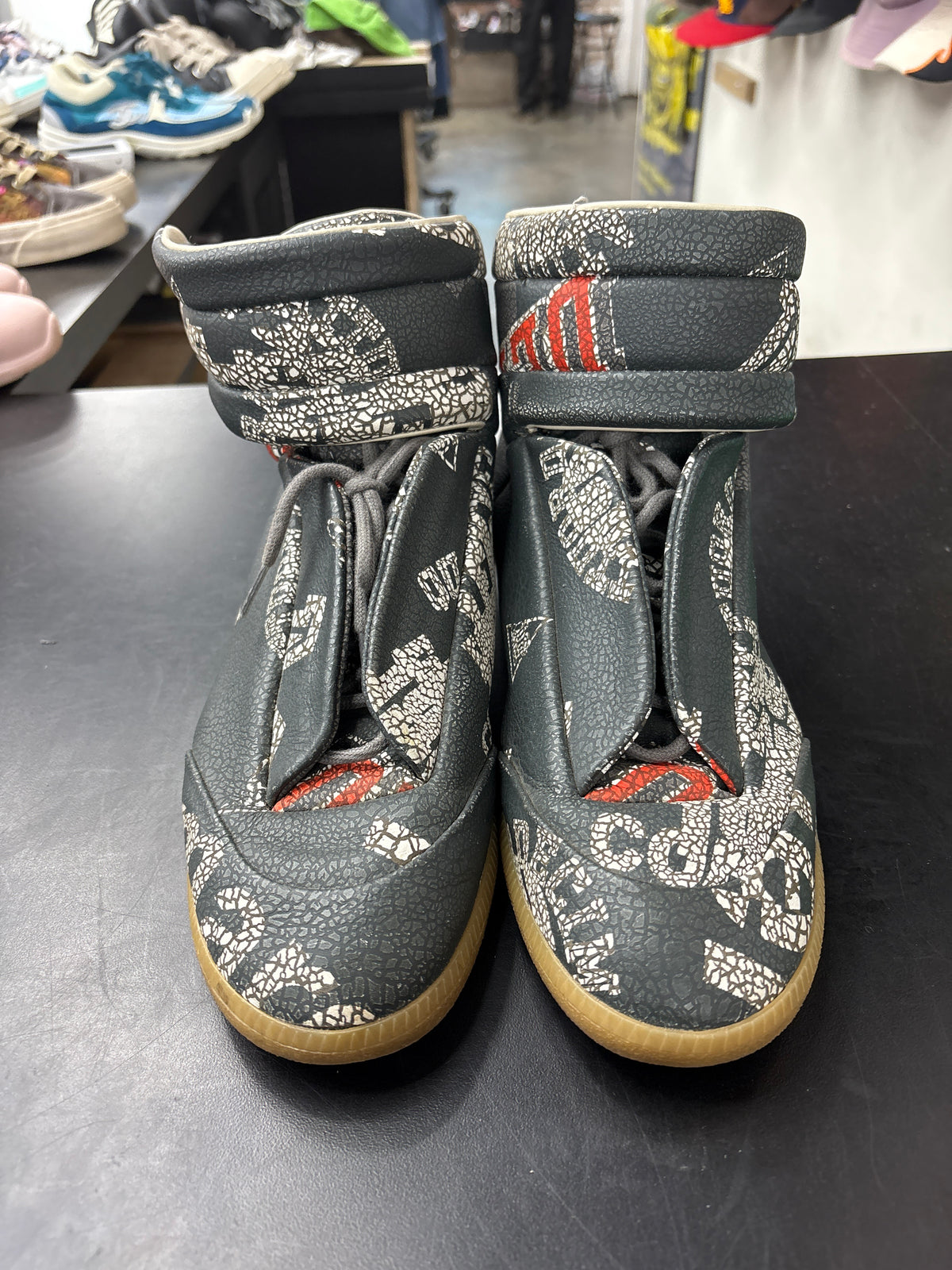 Maison Margiela Future Logos (U) - 42(9) (NB)**
