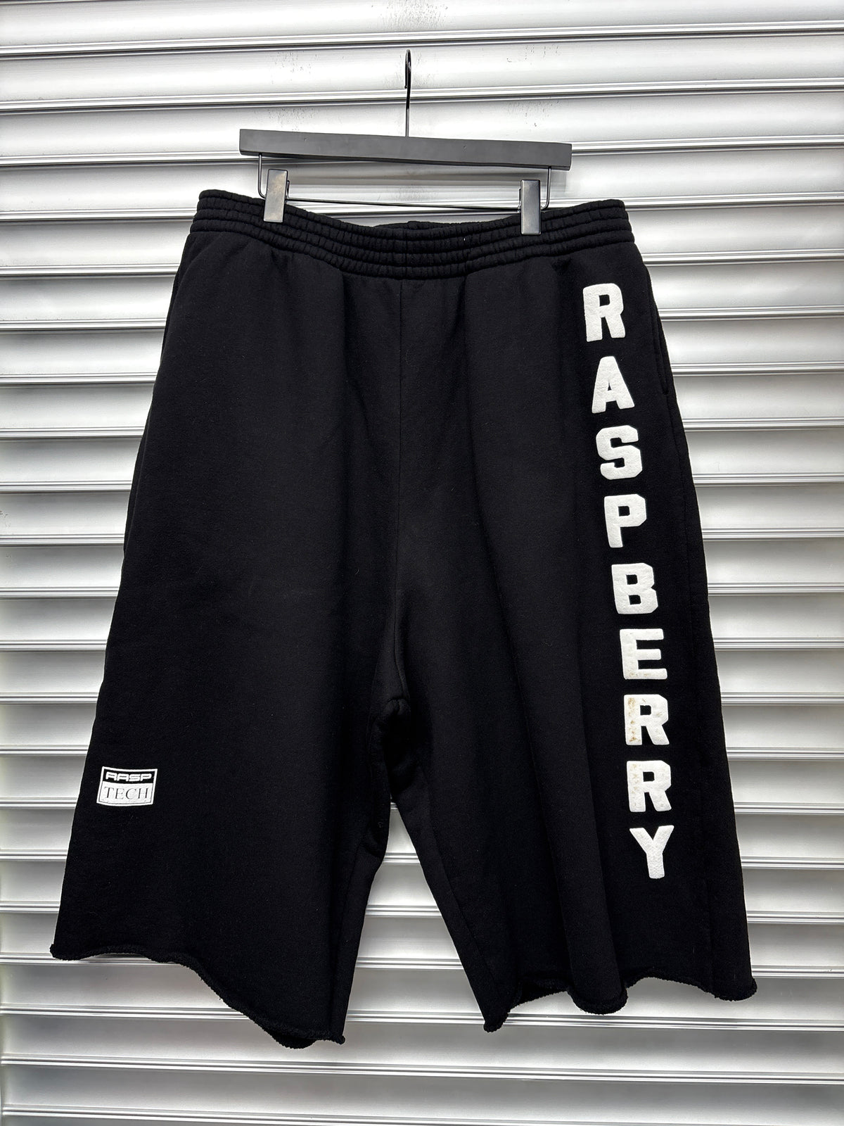 Raspberry 3/4 Shorts Damaged  - XL**