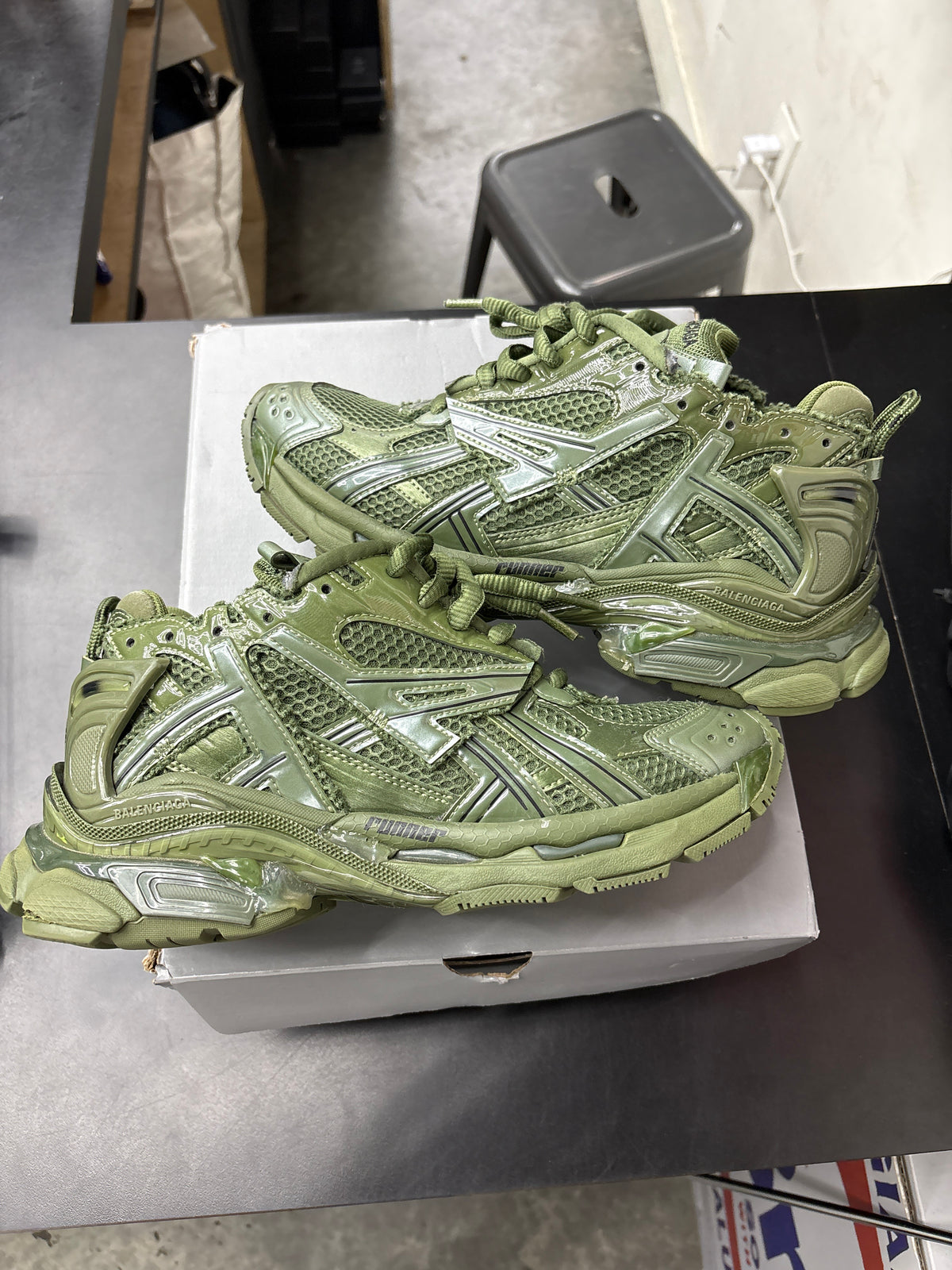 Balenciaga Runner Olive (U) - 40(7)**