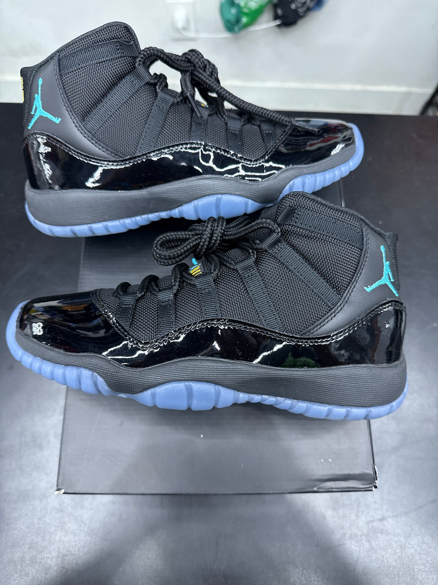 AJ11 Gamma Blue (U) - 5.5Y (2)