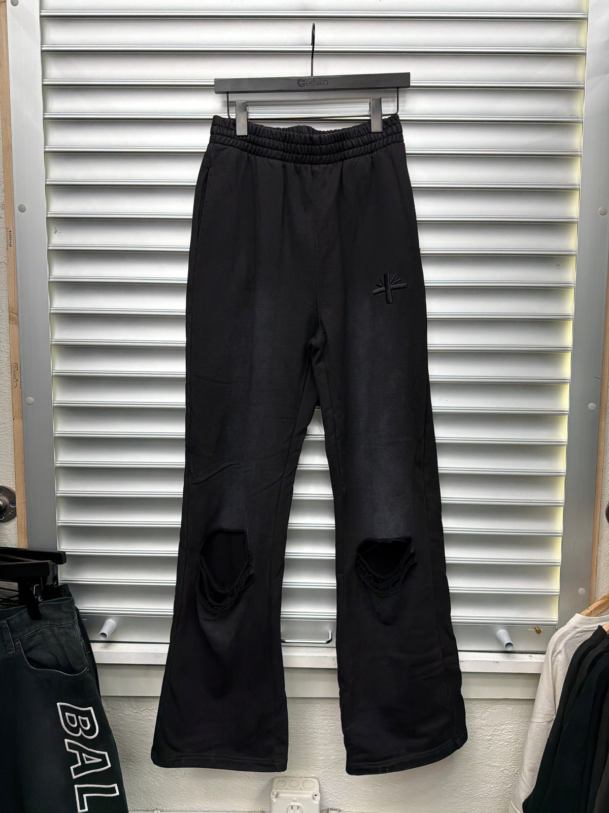 Vertabrae Black Sweats - M**