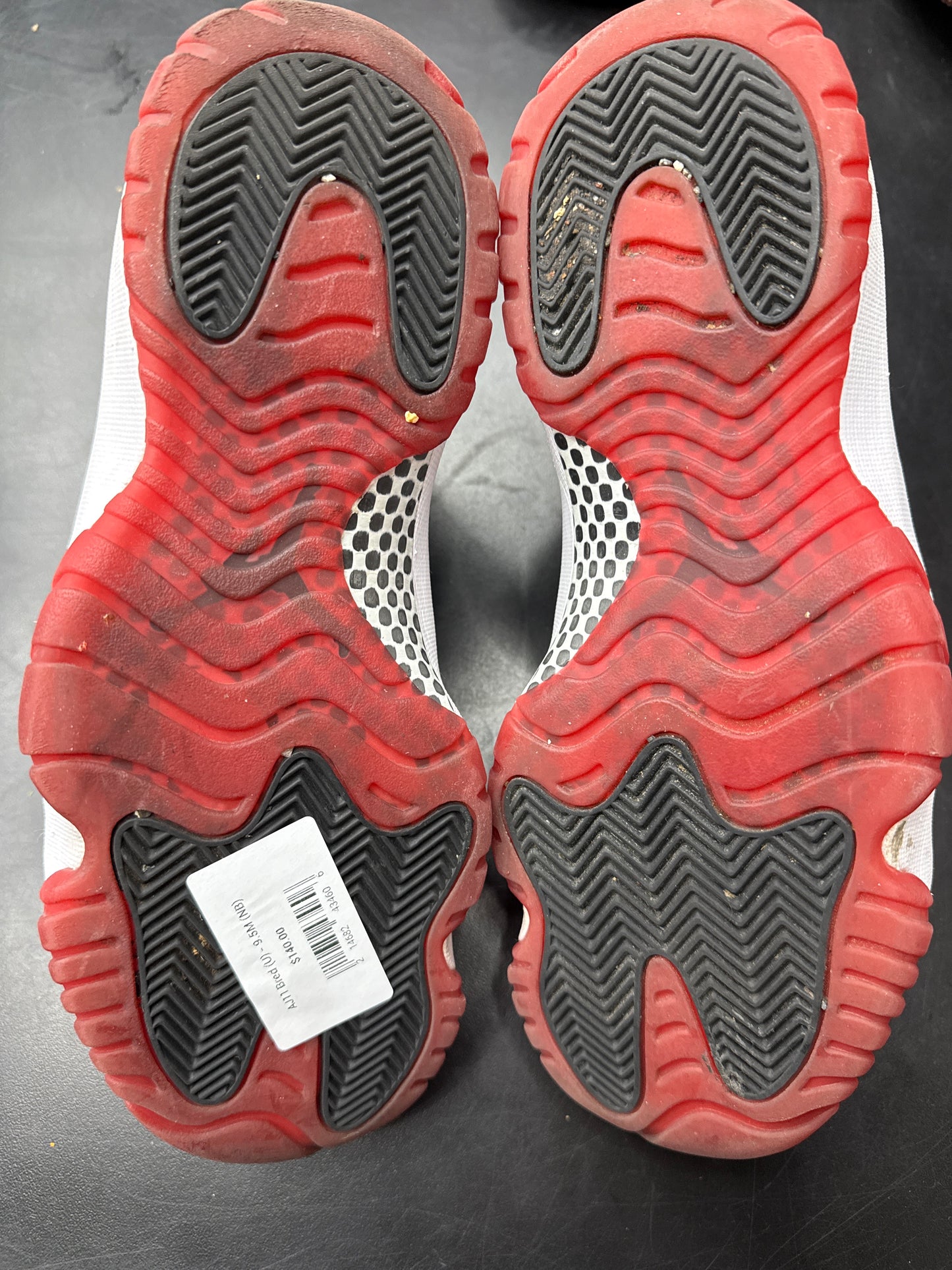 AJ11 Bred (U) - 9.5M (NB)