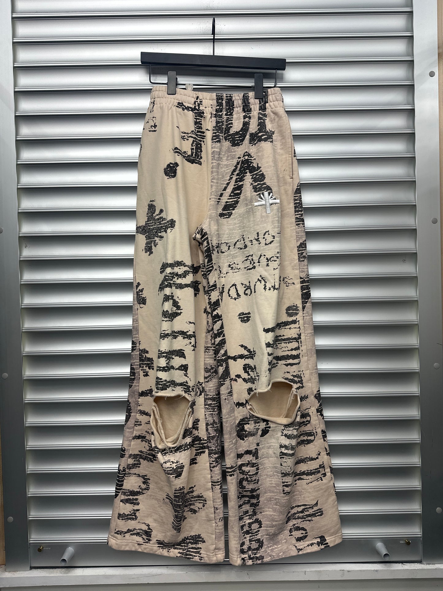 Vertabrae Grafitti Sweatpants - S