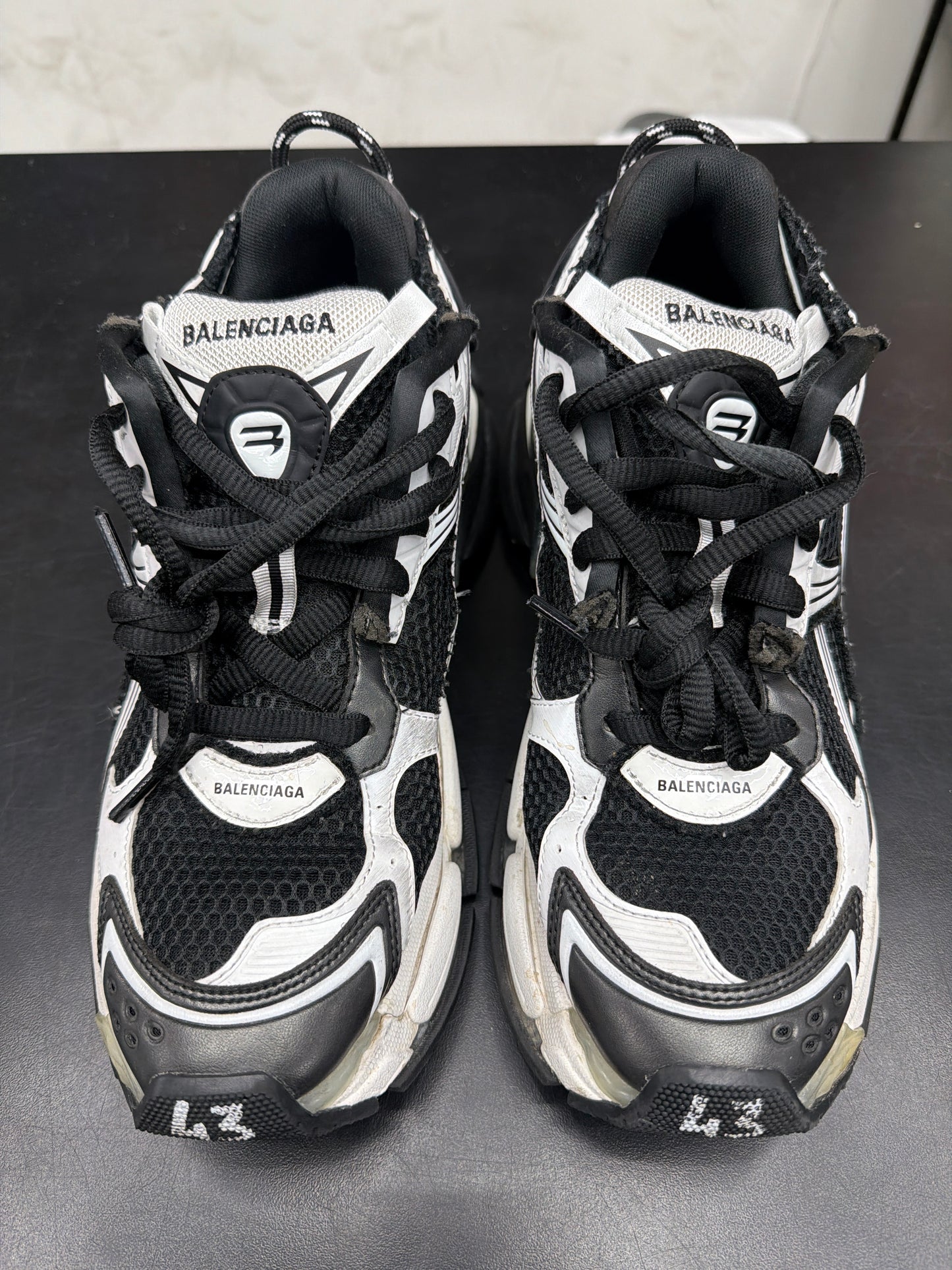Balenciaga Runner Black/White (U) - 43(10) (NB)