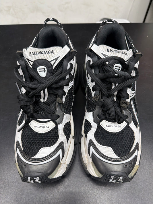 Balenciaga Runner Black/White (U) - 43(10) (NB)