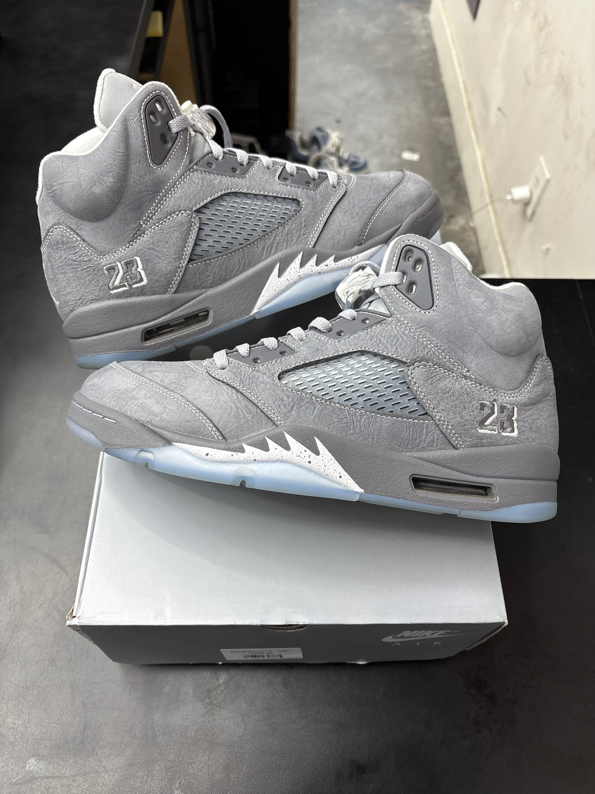 AJ5 Wolf Grey (U) - 11M**