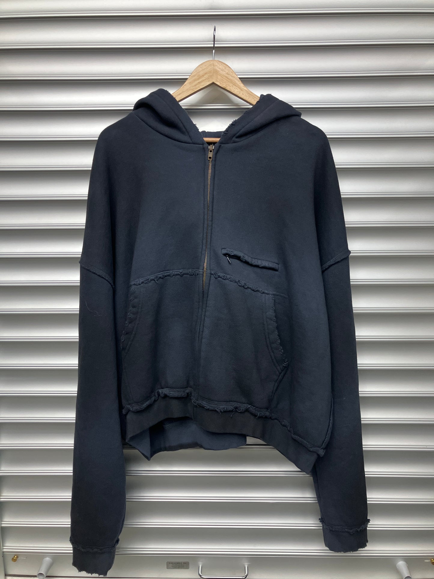 Black Raspberry Zip Up - L*