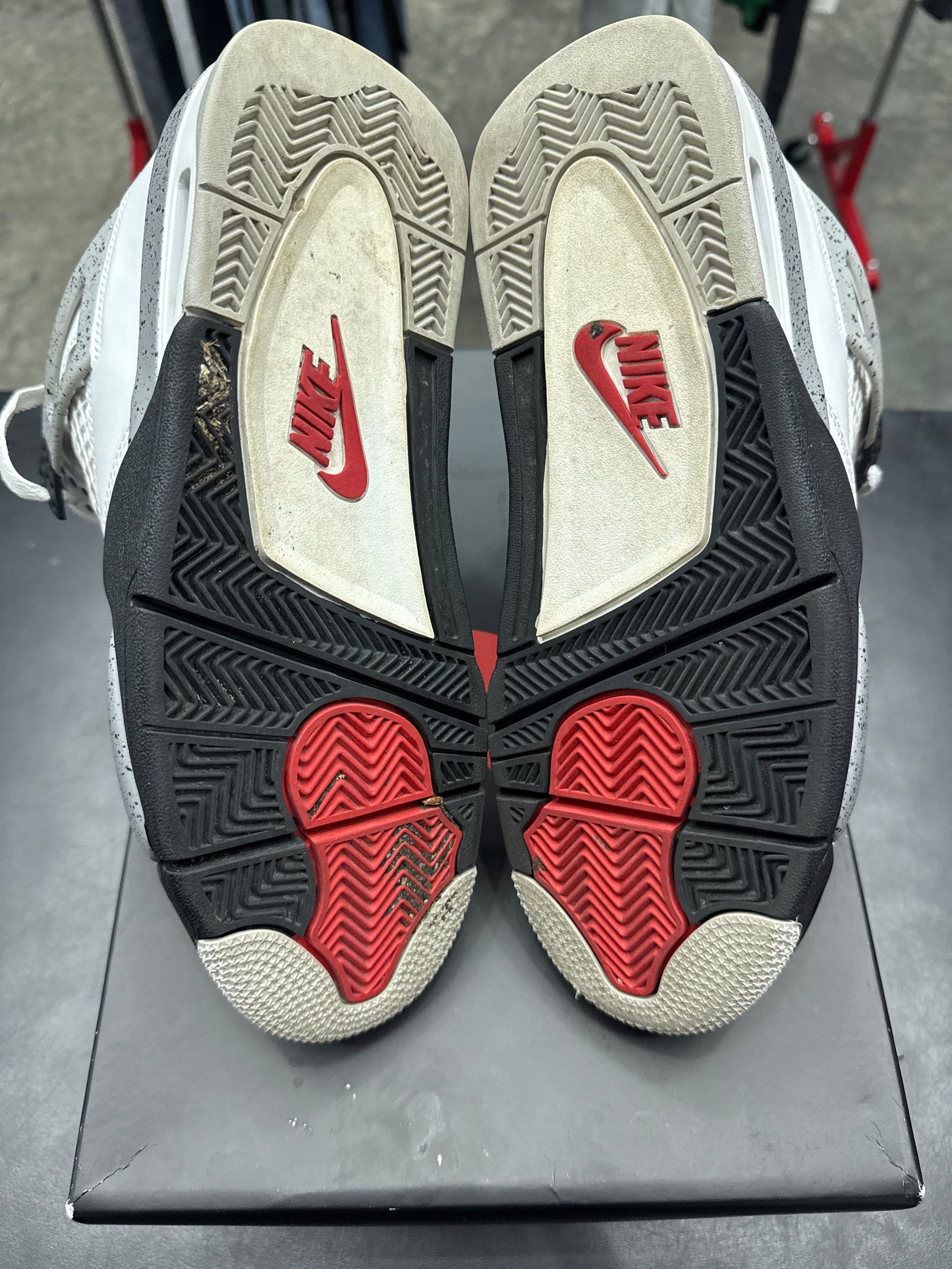 AJ4 White Cement Reimagined (U) - 9M