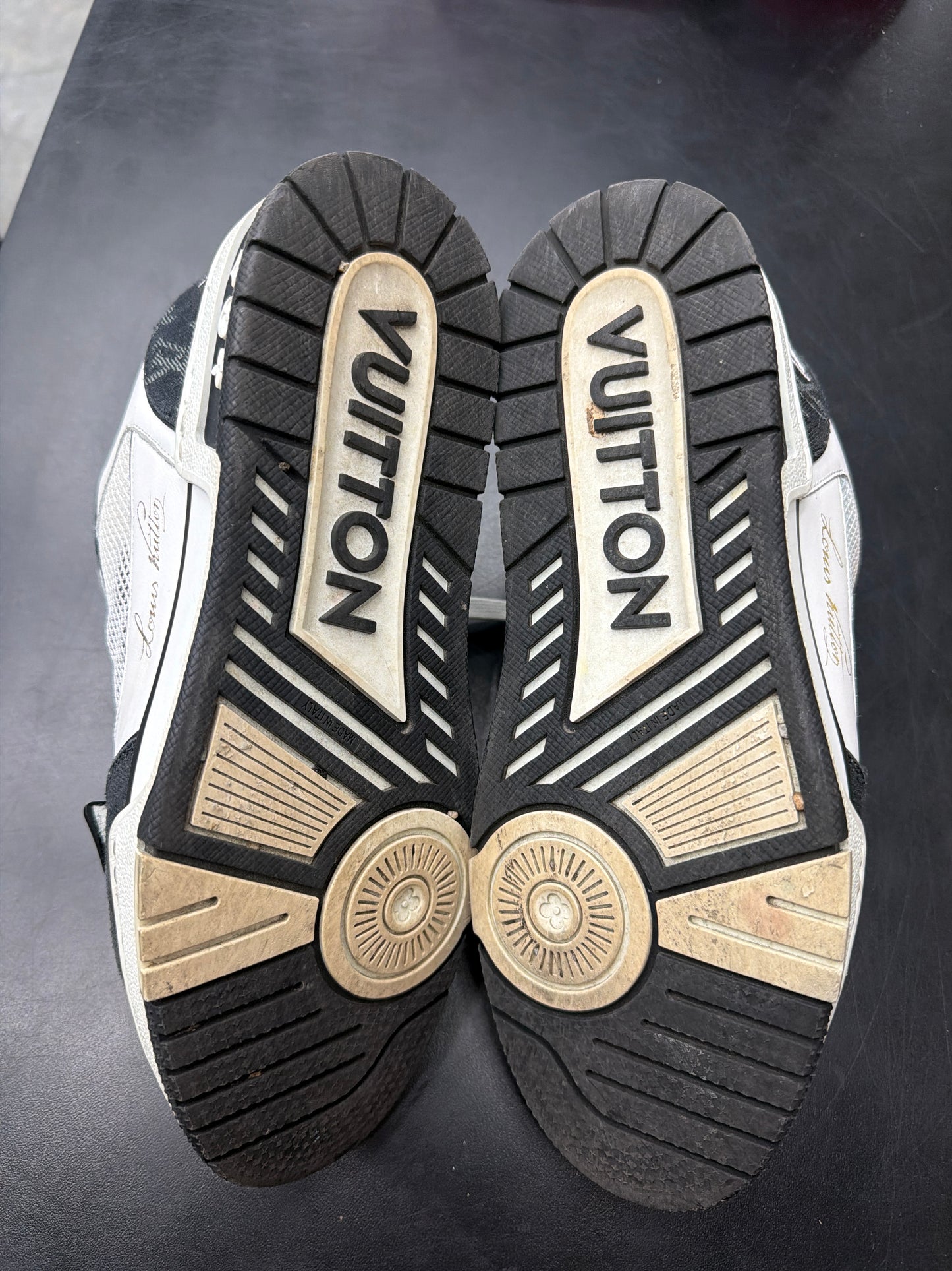 Louis Vuitton Trainer Black (U) - 9.5M (NB)