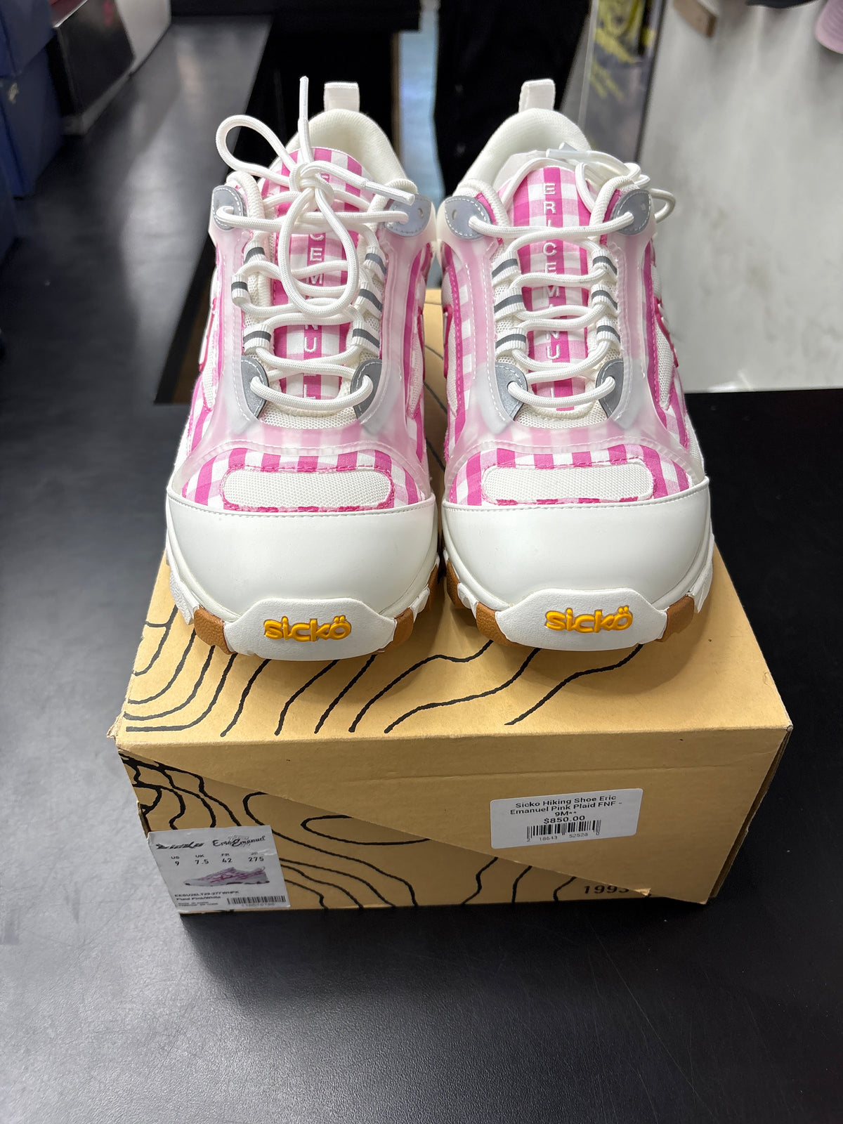 Sicko Hiking Shoe Eric Emanuel White/Pink Plaid FNF - 9M**