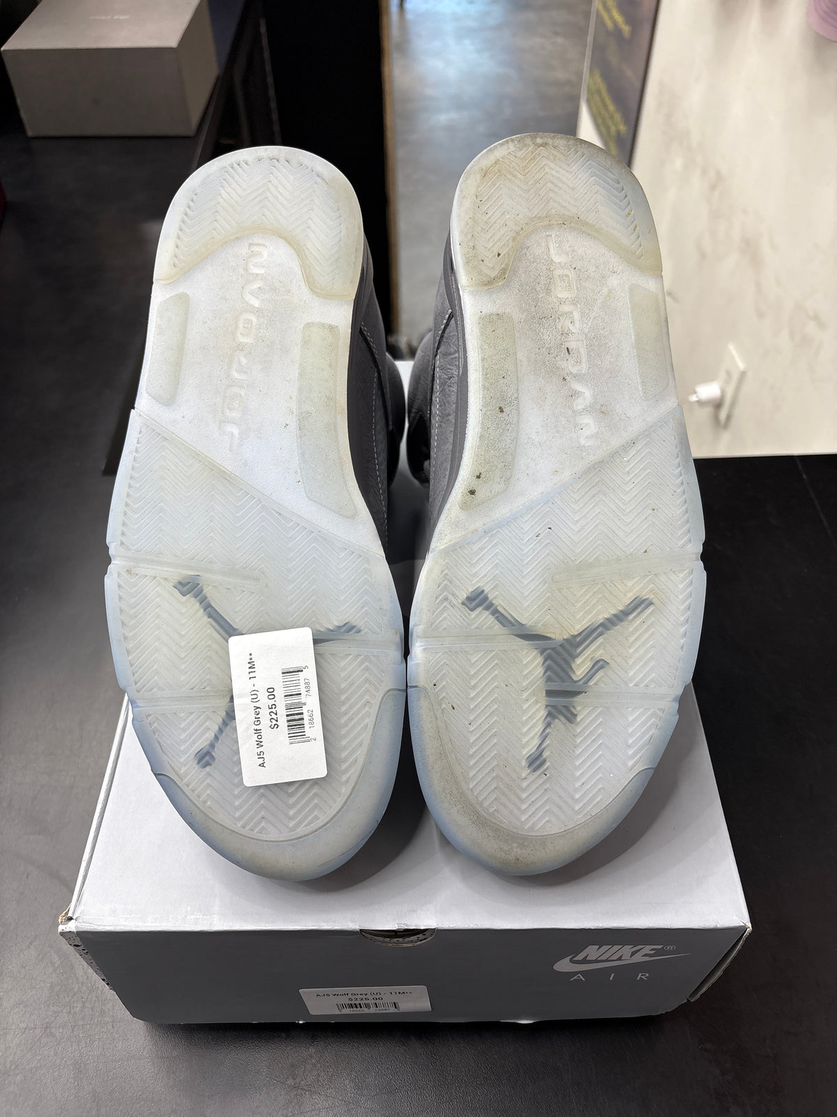AJ5 Wolf Grey (U) - 11M**