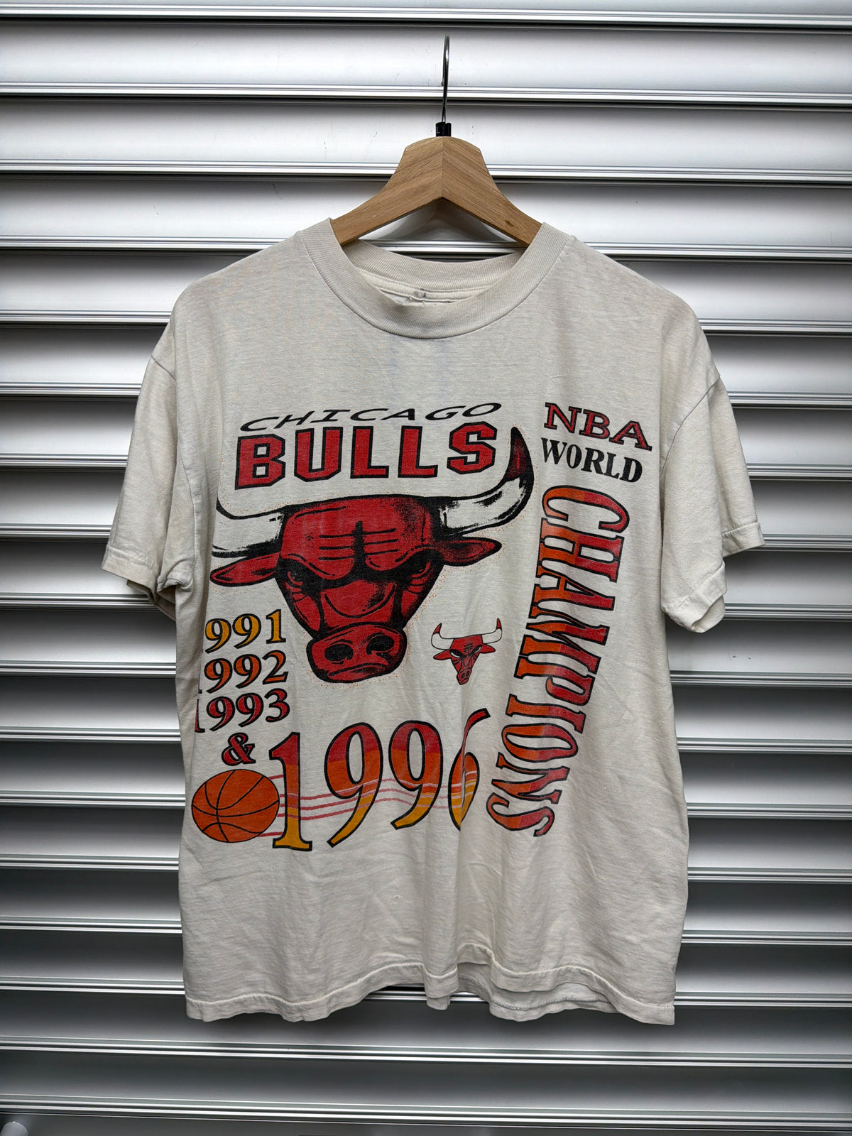 Vintage Chicago Bulls Tee - L**