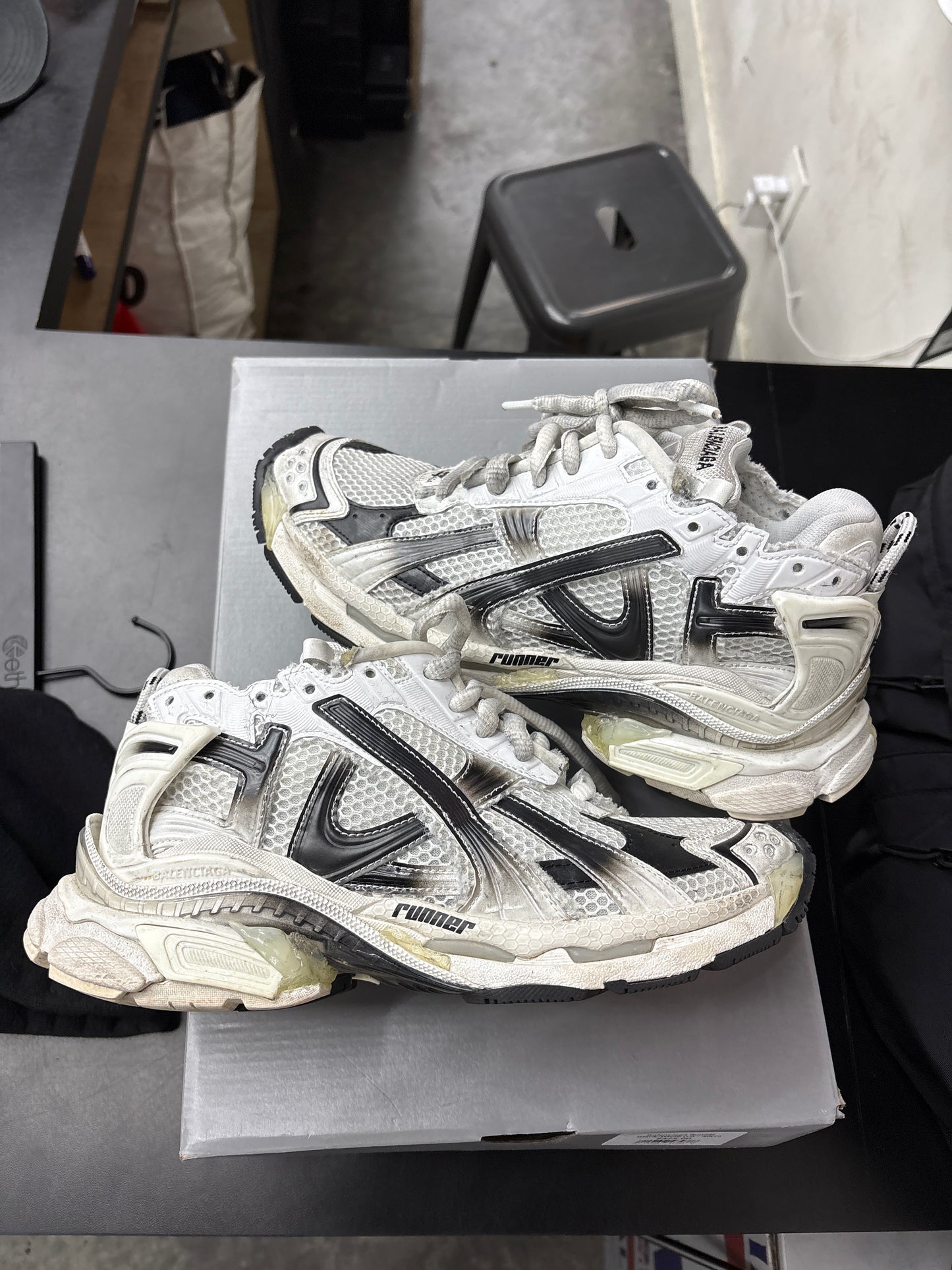 Balenciaga Runner Black/White (U) - 40(7)**