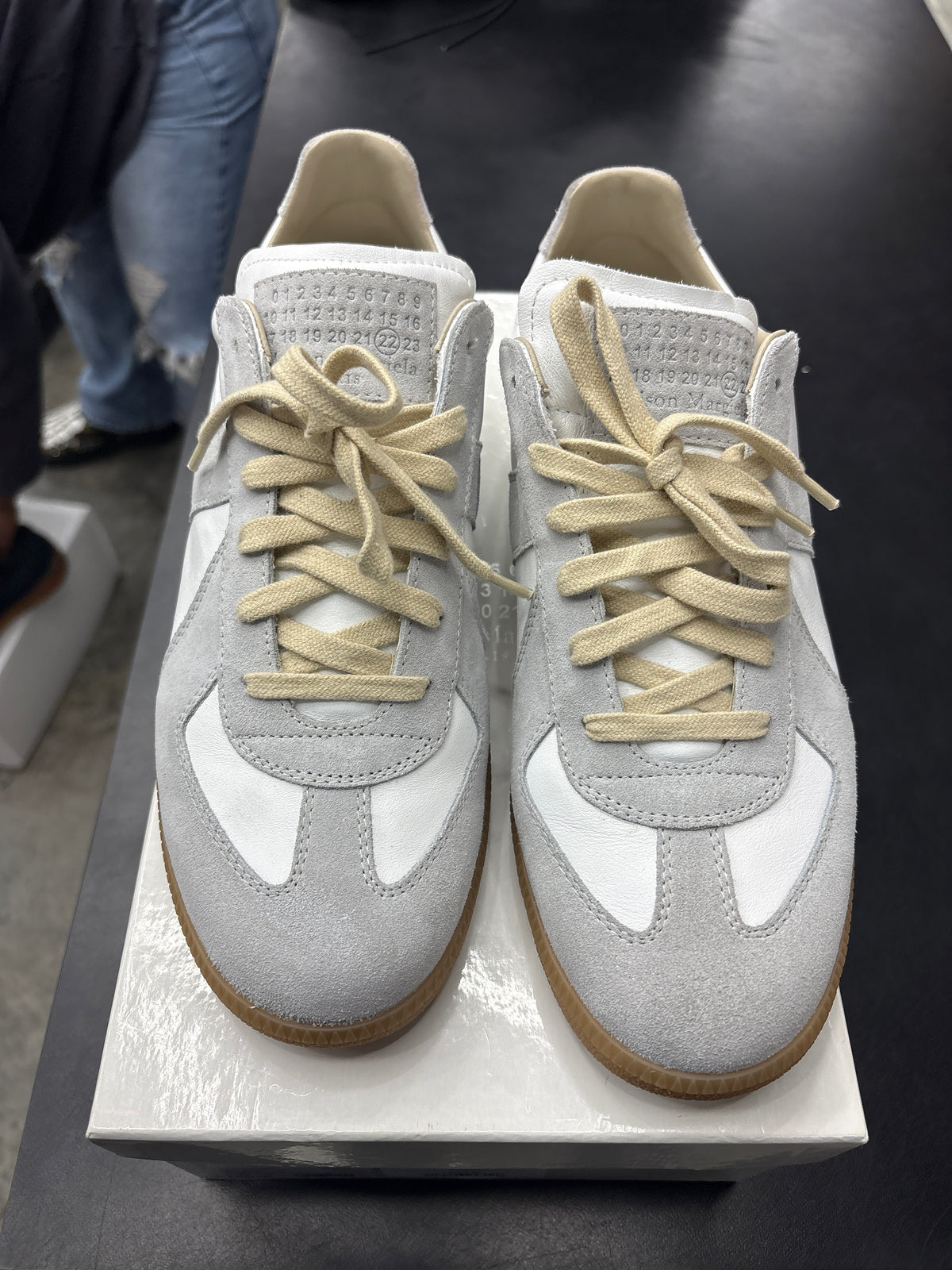 Maison Margiela Replica White (U) - 43(10)**