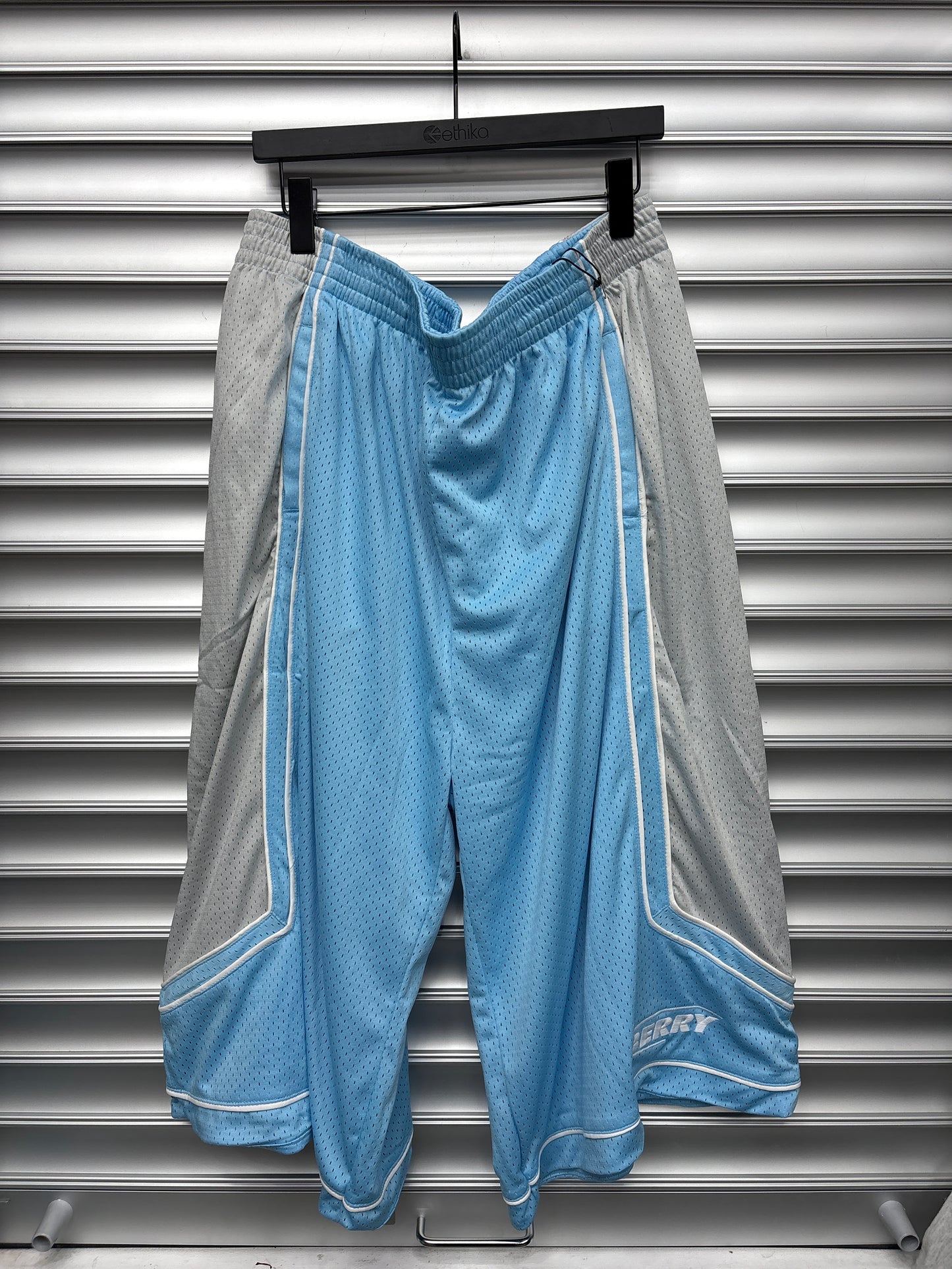 Raspberry Carmelo Shorts - XXL**