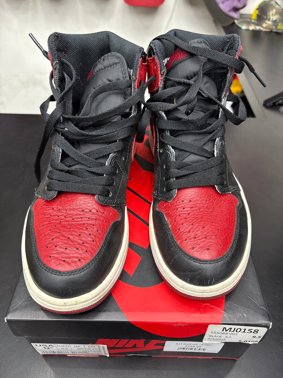 AJ1 Bred (U) - 9.5M**