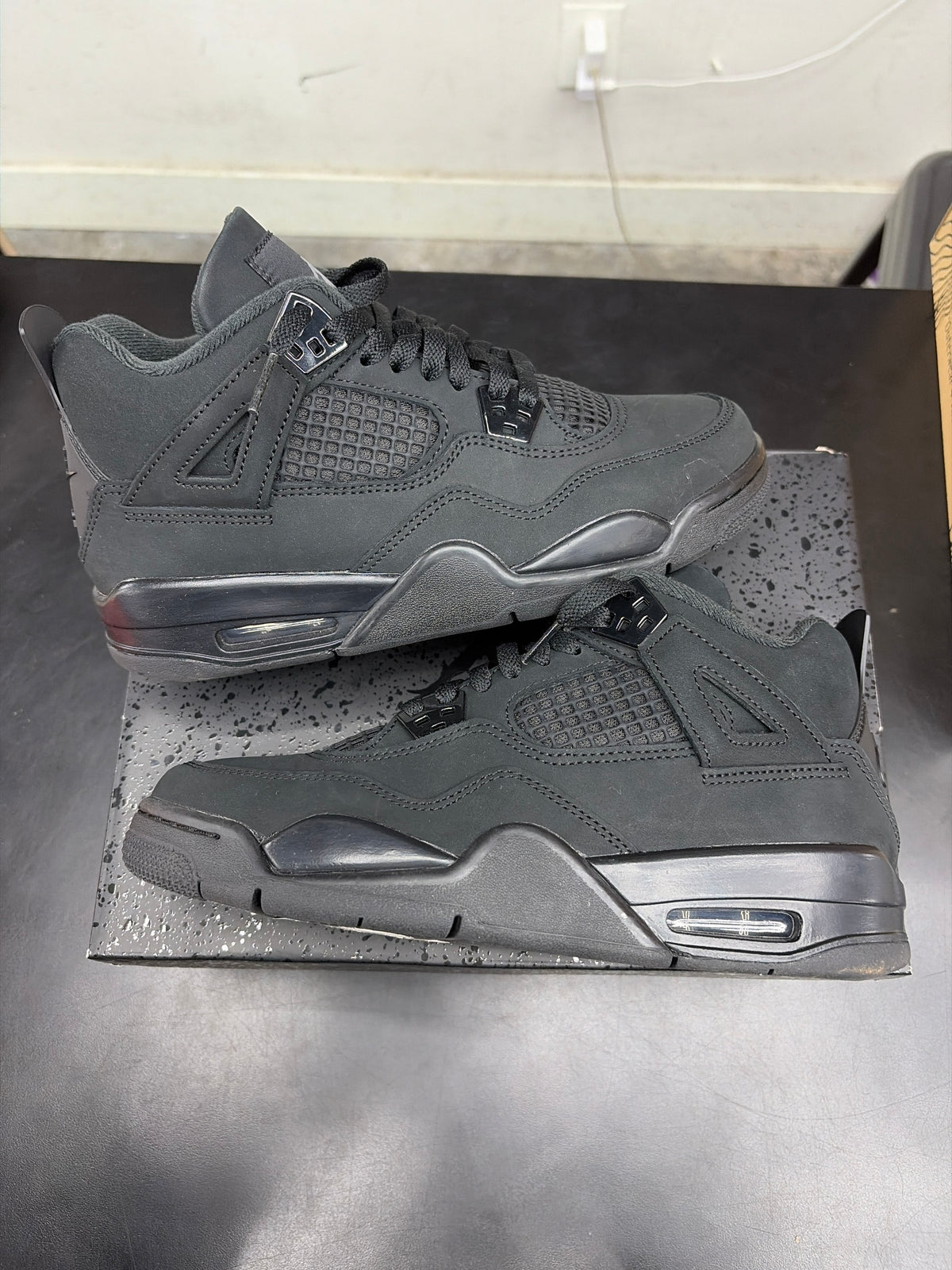 AJ4 Black Cat (U) - 6.5Y**