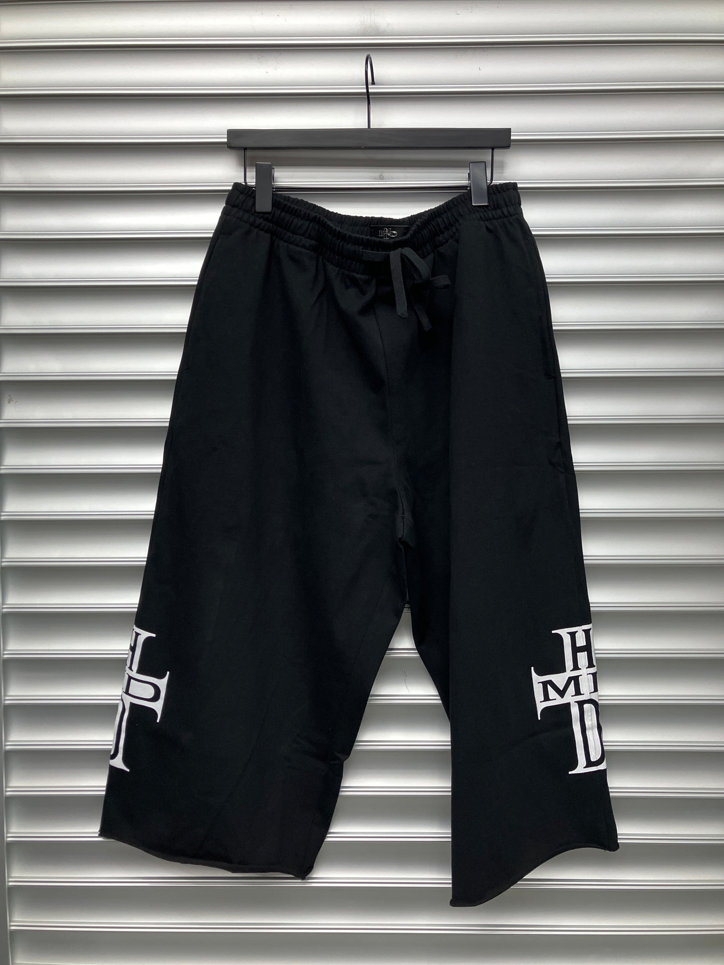 HMDD Holy Cross 3/4 Shorts - L