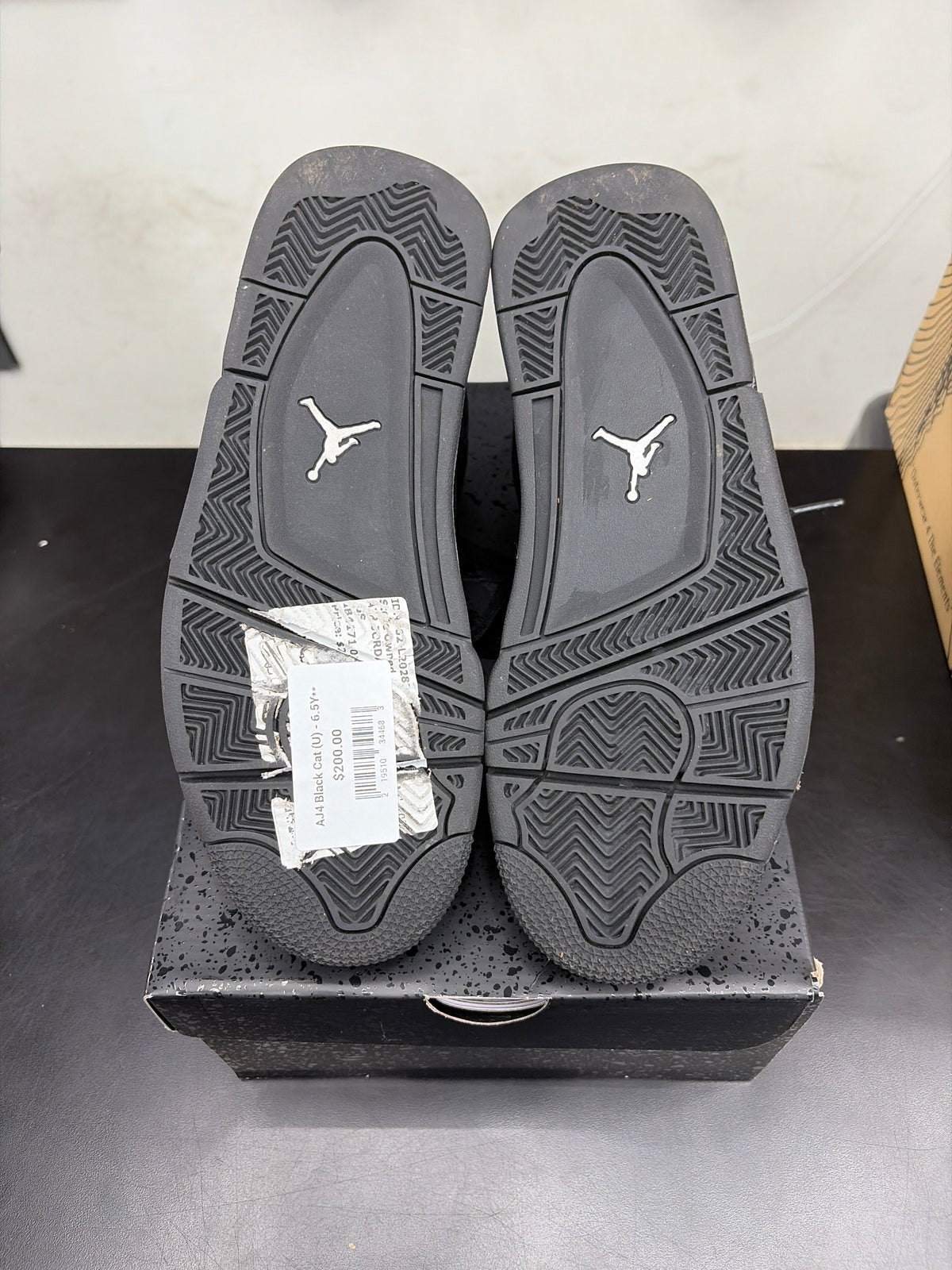 AJ4 Black Cat (U) - 6.5Y**