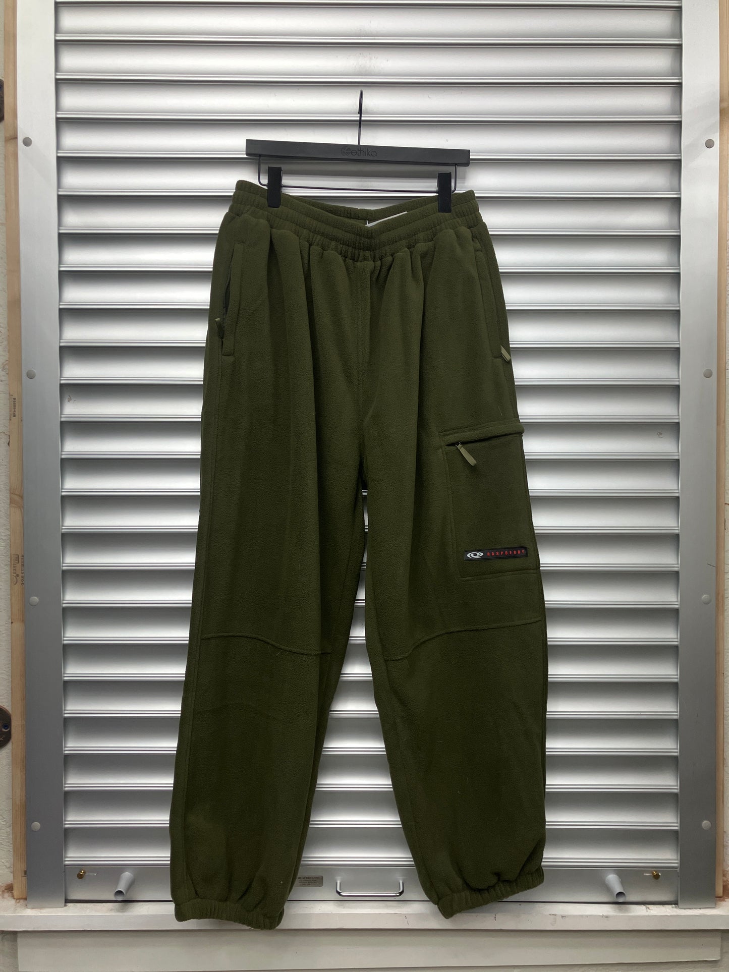 Raspberry Hills Green Fleece Sweats - M