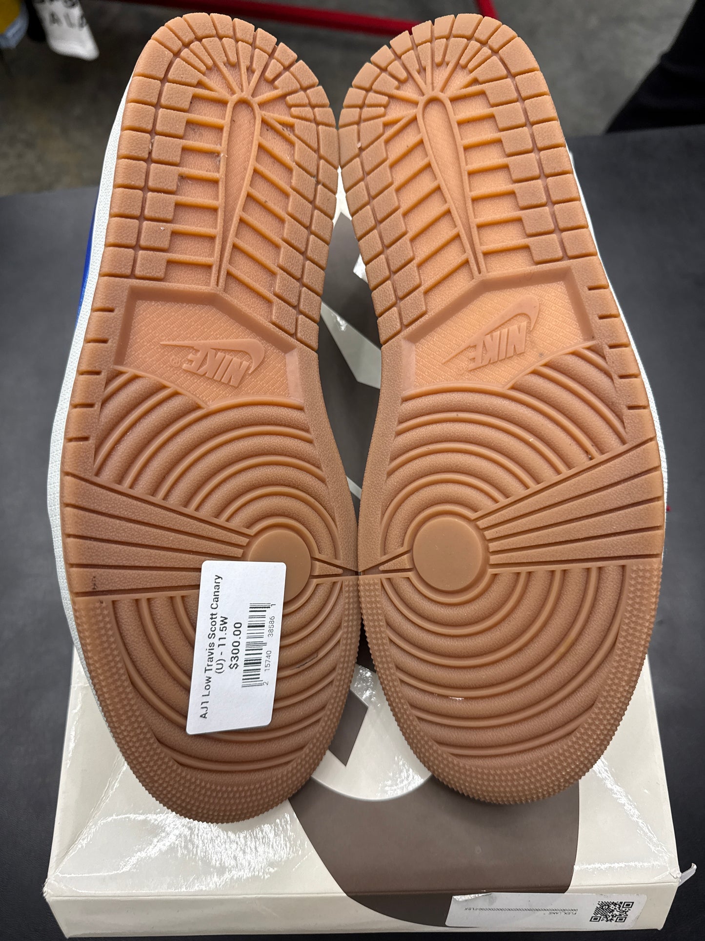AJ1 Low Travis Scott Canary (U) - 11.5W